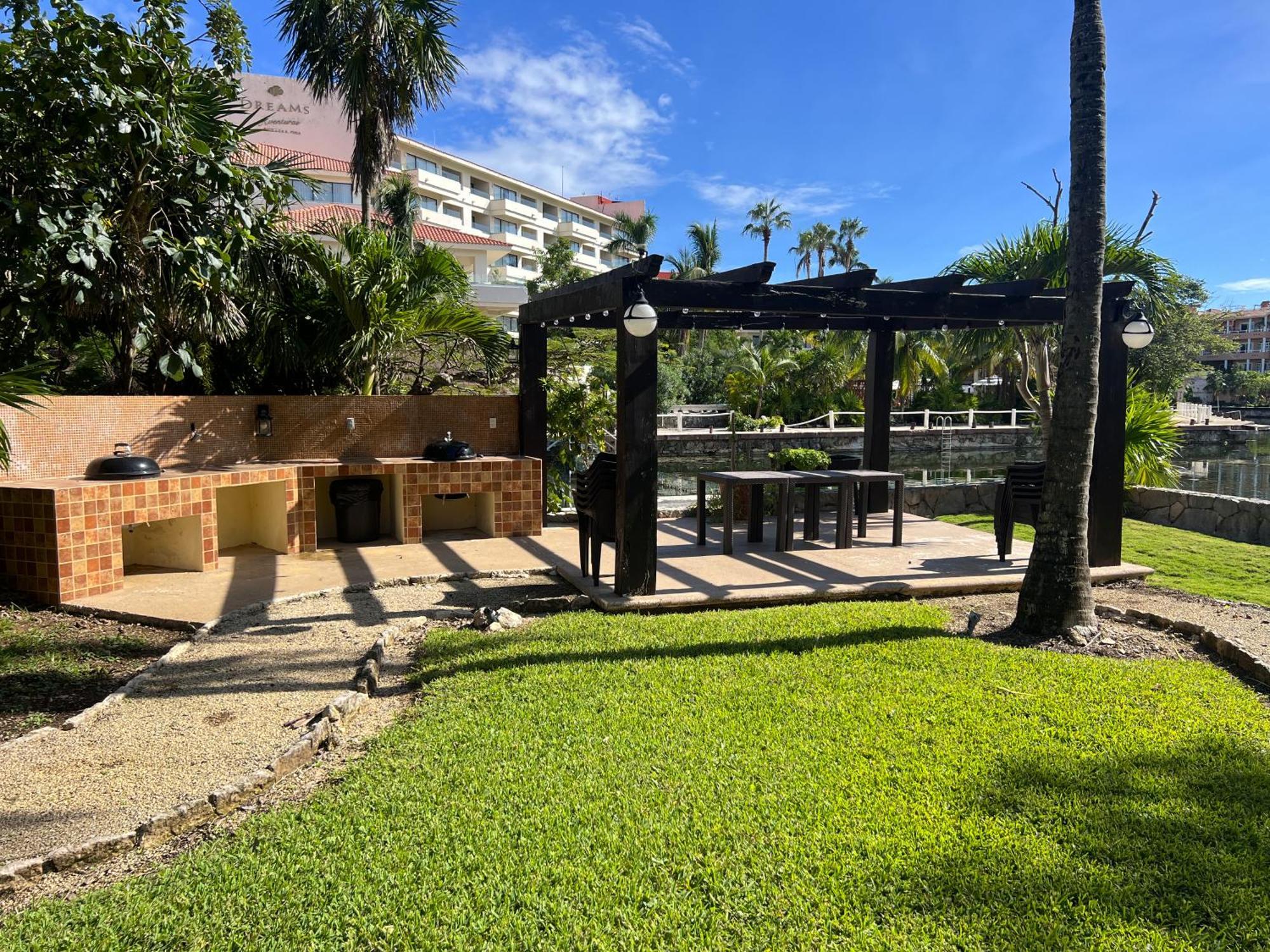 Apartment High-end Waterfront At Secrets Waters