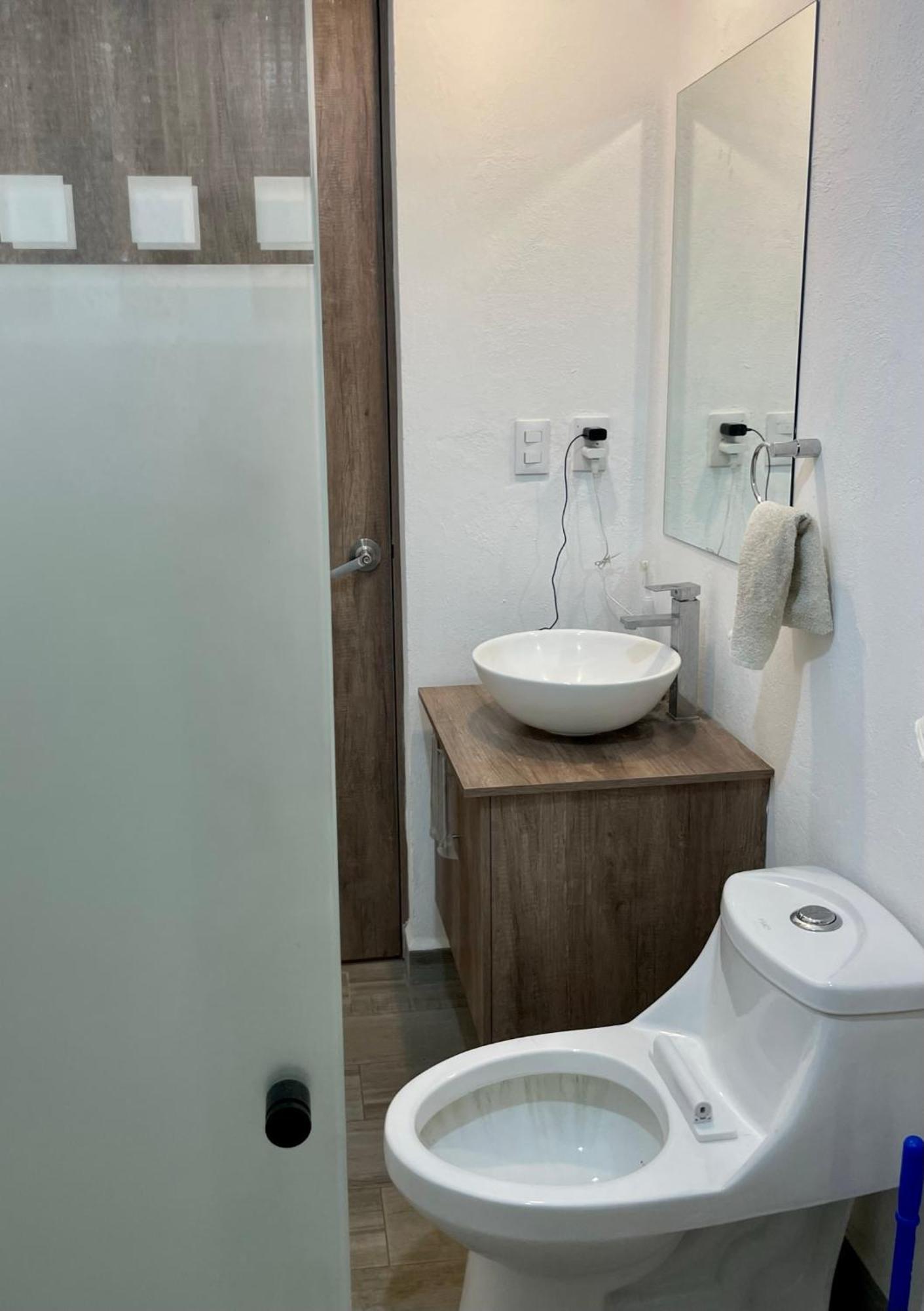 Privada Con Balcon En Zona Norte Cmdx Homestay