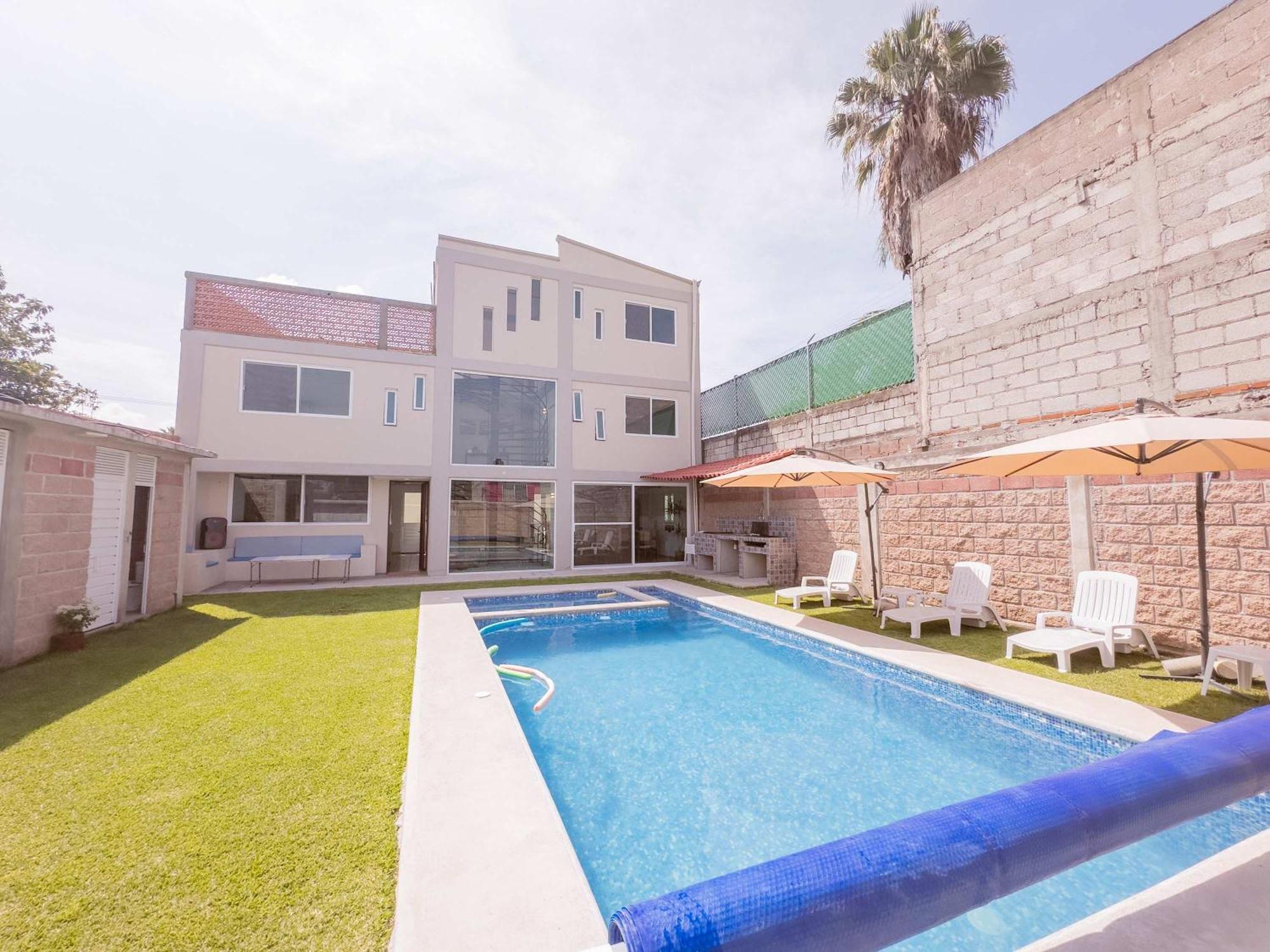 Comfortable Retreat In Pool & Bbq Holiday home