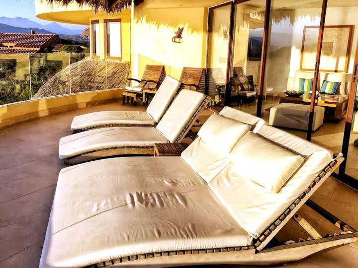 Palmetto 2-story Luxury * Ixtapa (Guerrero)
