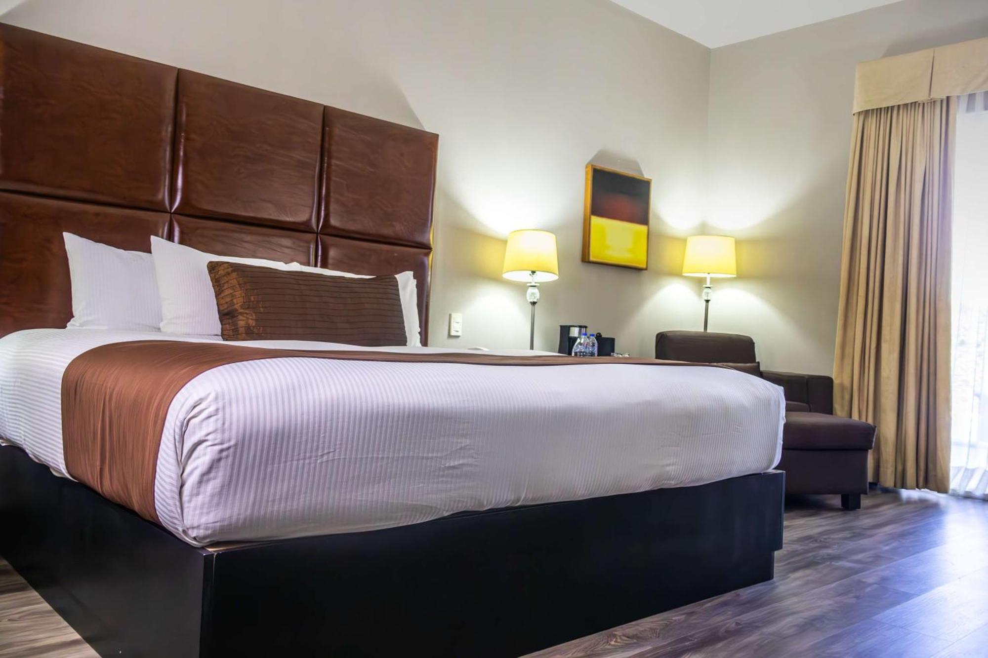 Western Monterrey Airport 3*