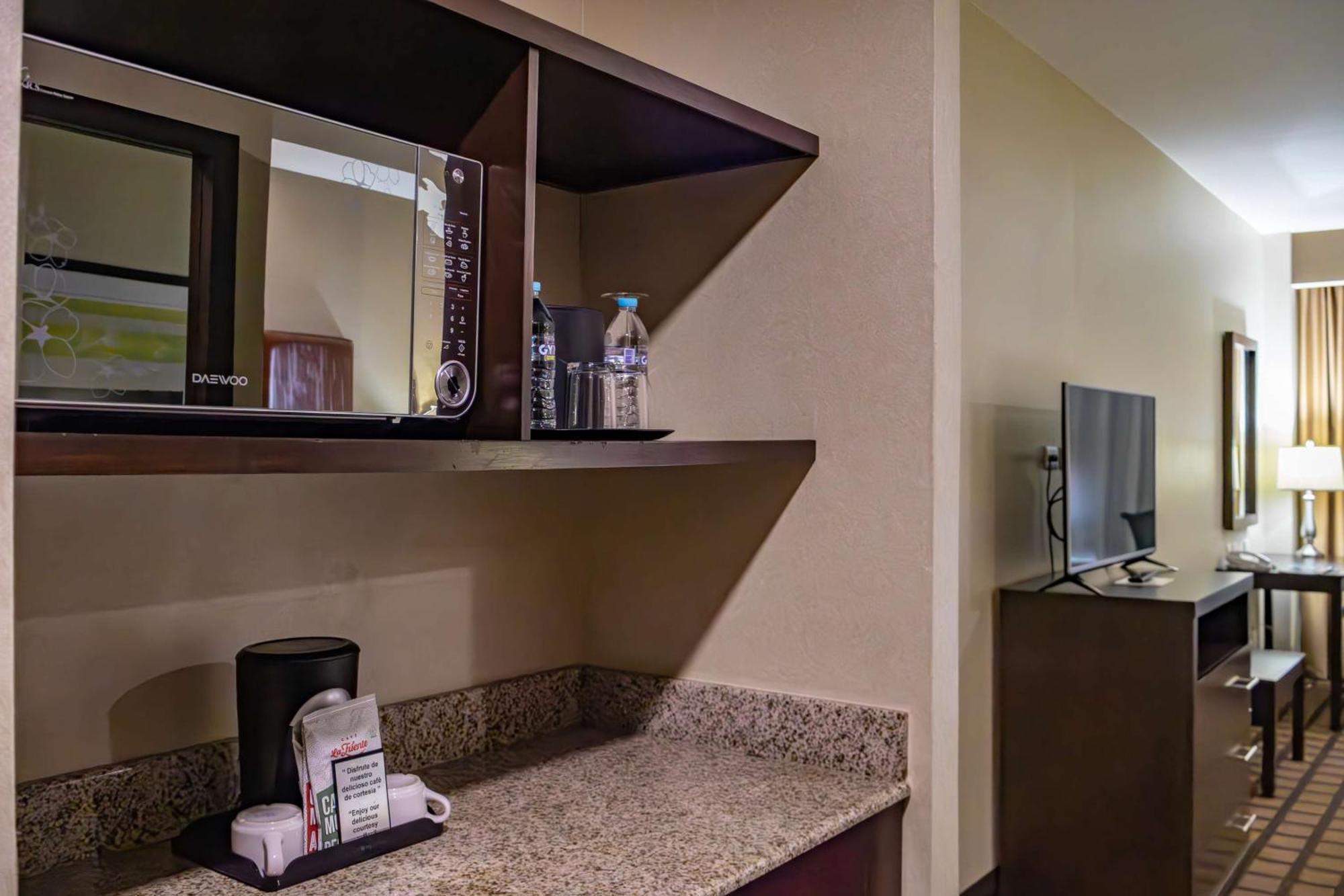 Hotel Western Premier Monterrey Aeropuerto 5*