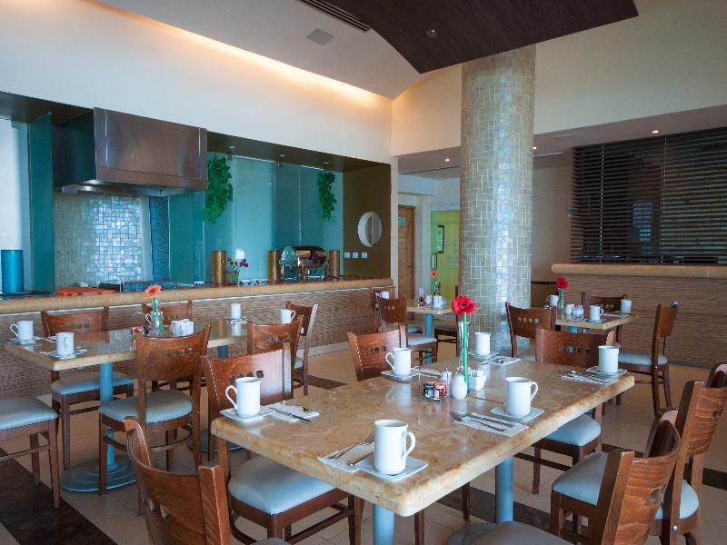 Artisan Playa Esmeralda Family Hotel