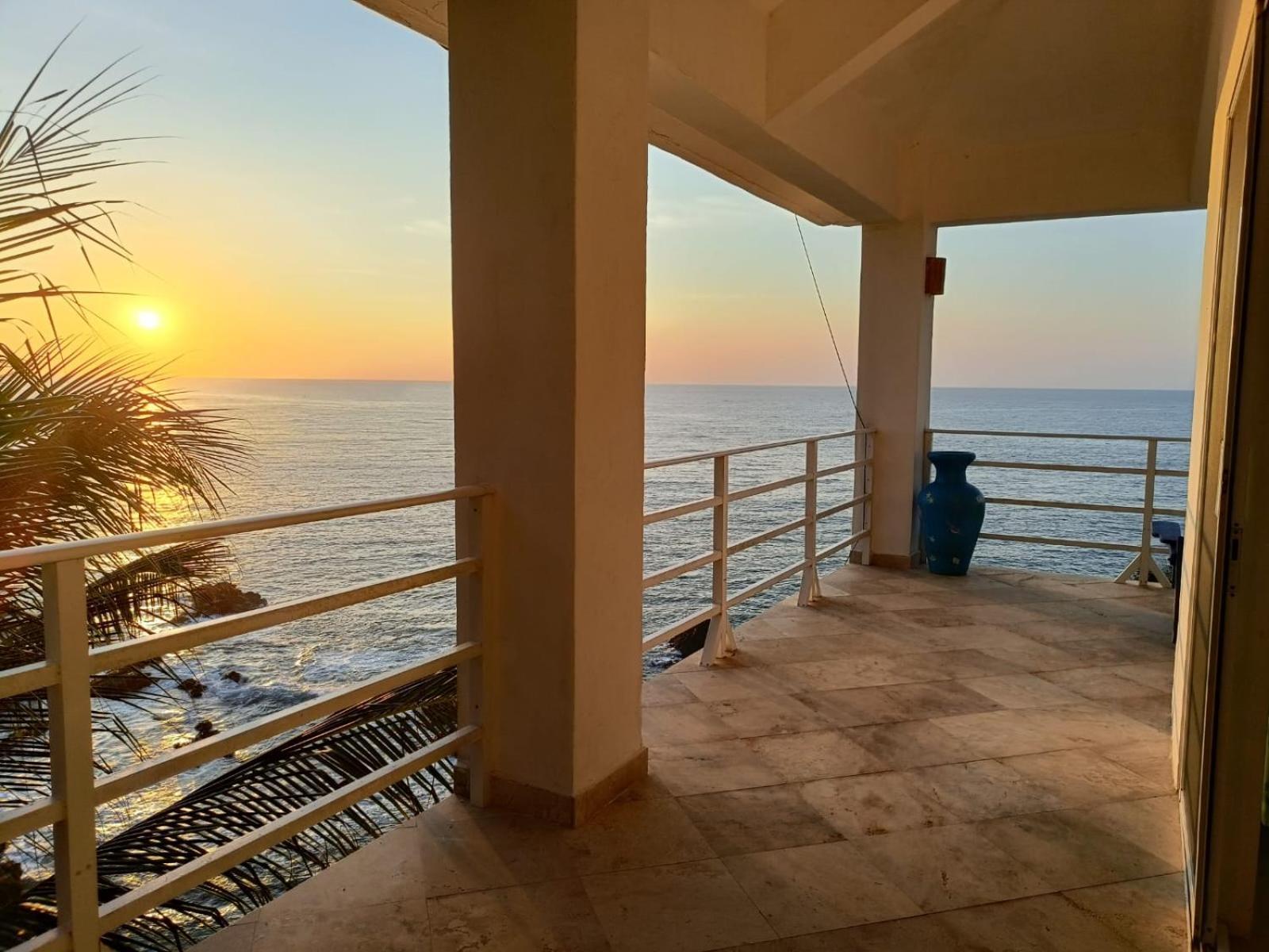 Bed & Breakfast Luz De Mar ' Right On The