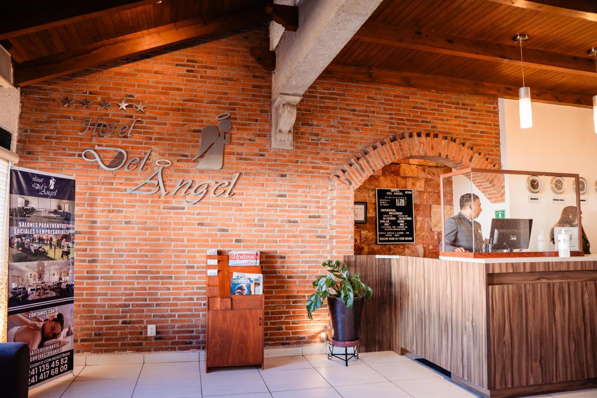 Del Angel, 3*