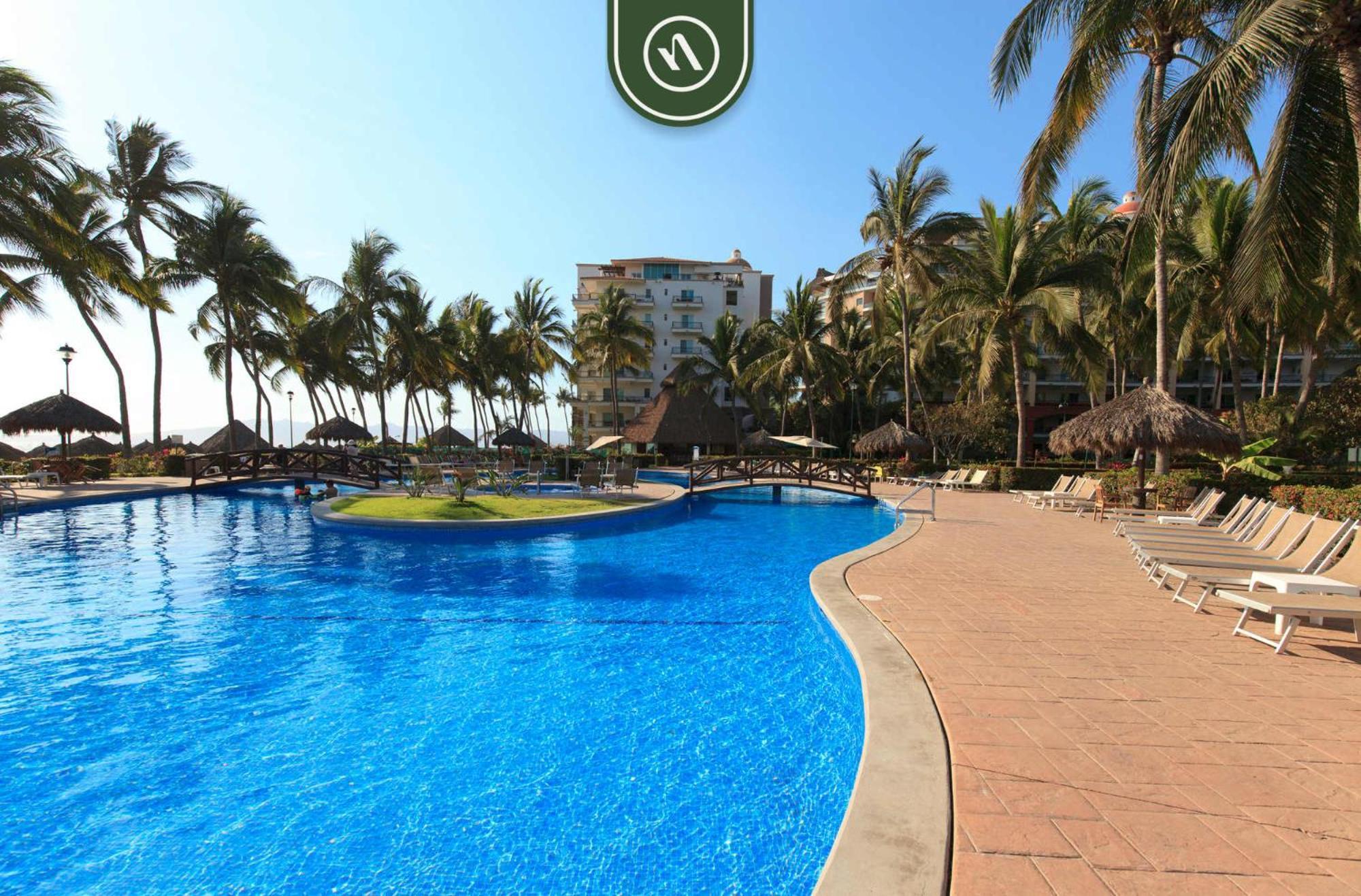 Cozy Beachfront - Club - Pools *