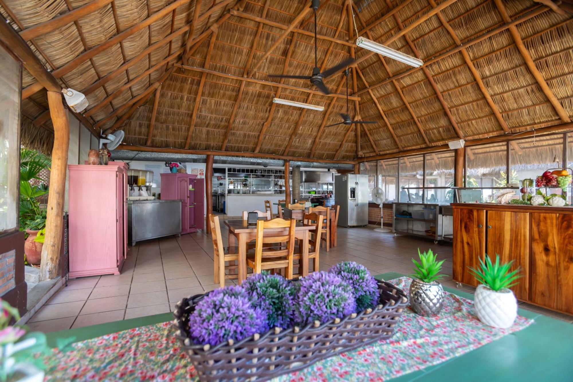Torreblanca Beach Hotel And Suites Guayabitos - Desayuno Y Comida Incluido Hotel