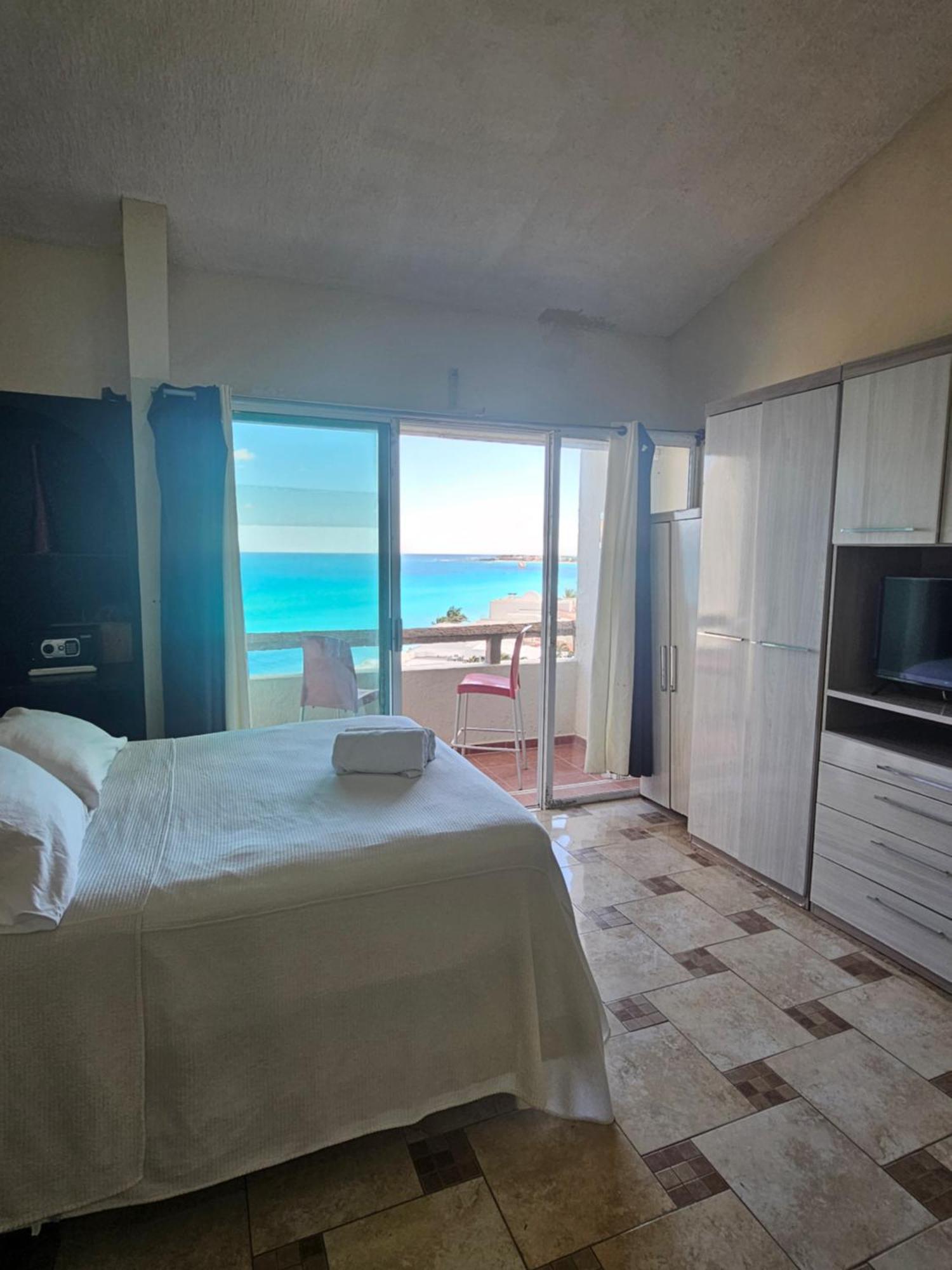 Beachfront Apartment Cancun