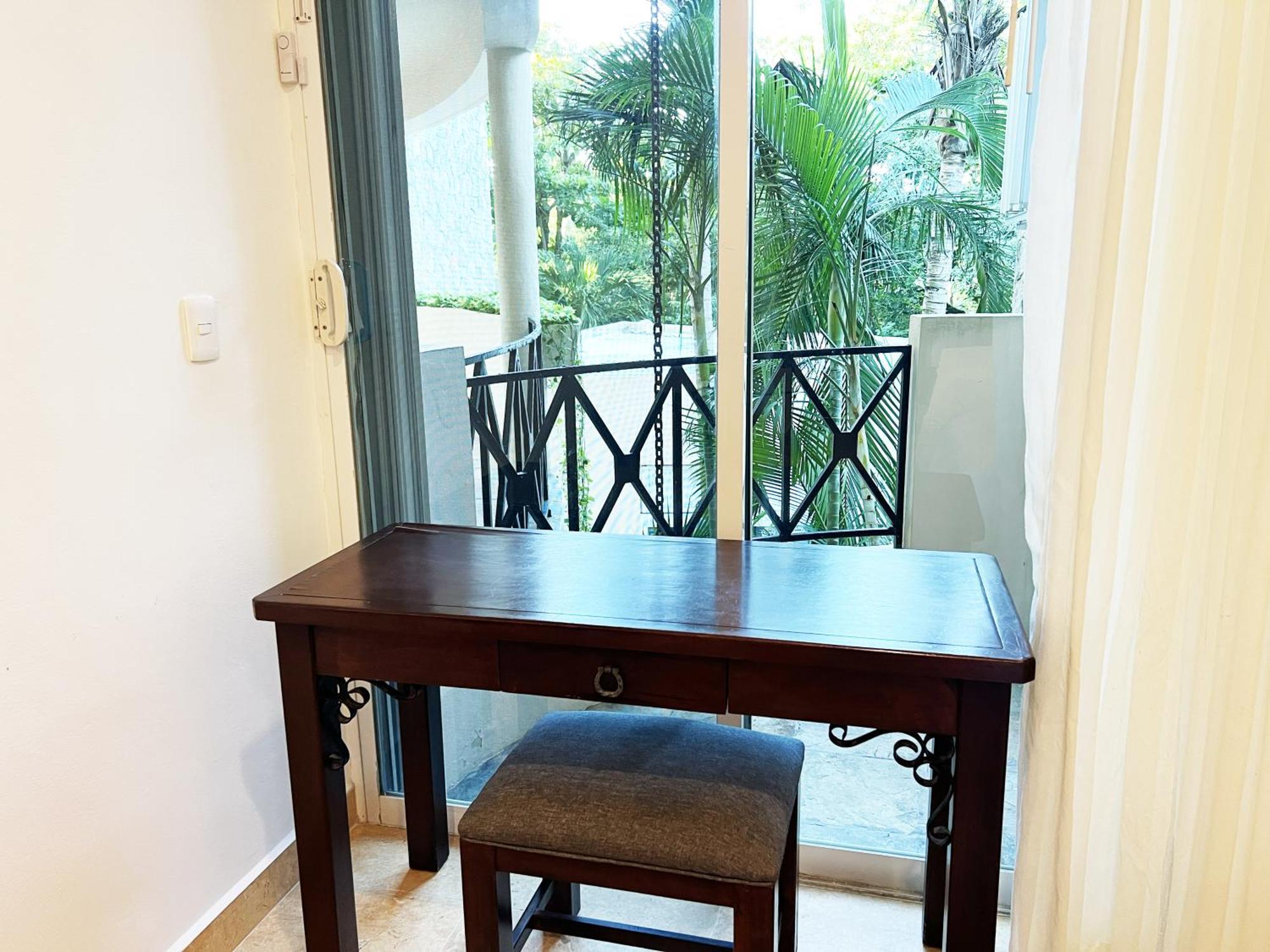 High-end Waterfront At Secrets Waters Apartment *