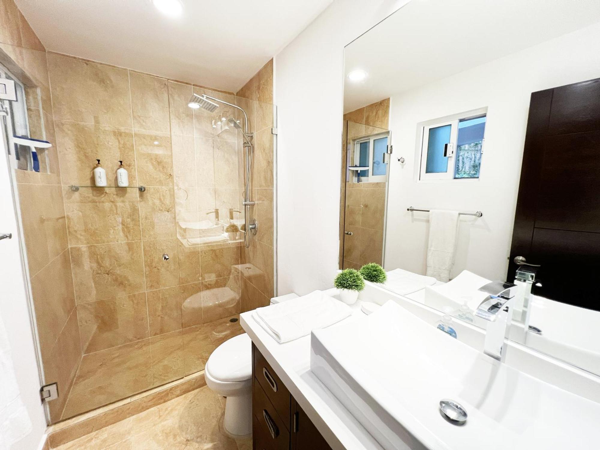 High-end Waterfront At Secrets Waters Apartment *