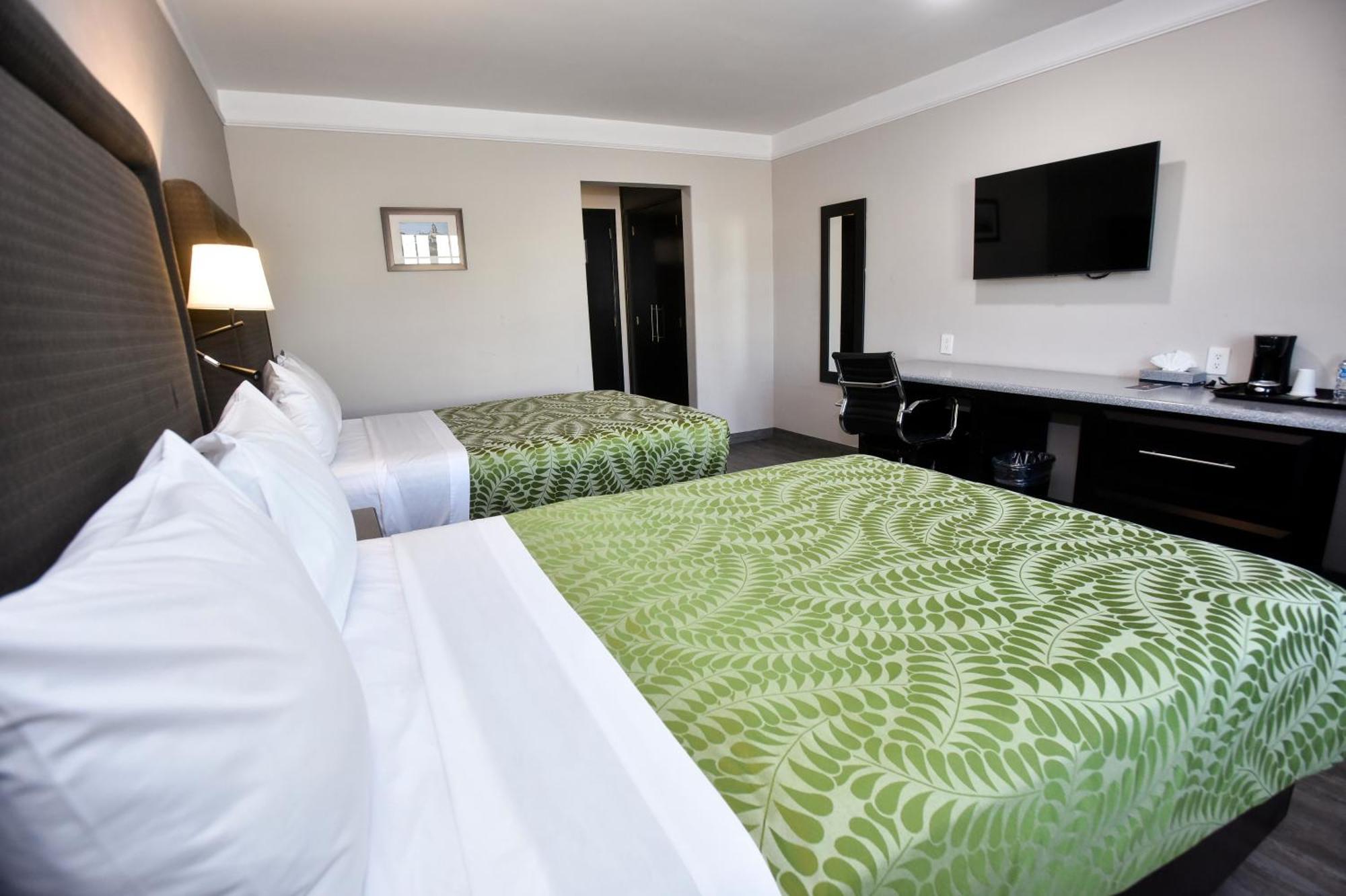 Hotel Plaza Camelinas Queretaro