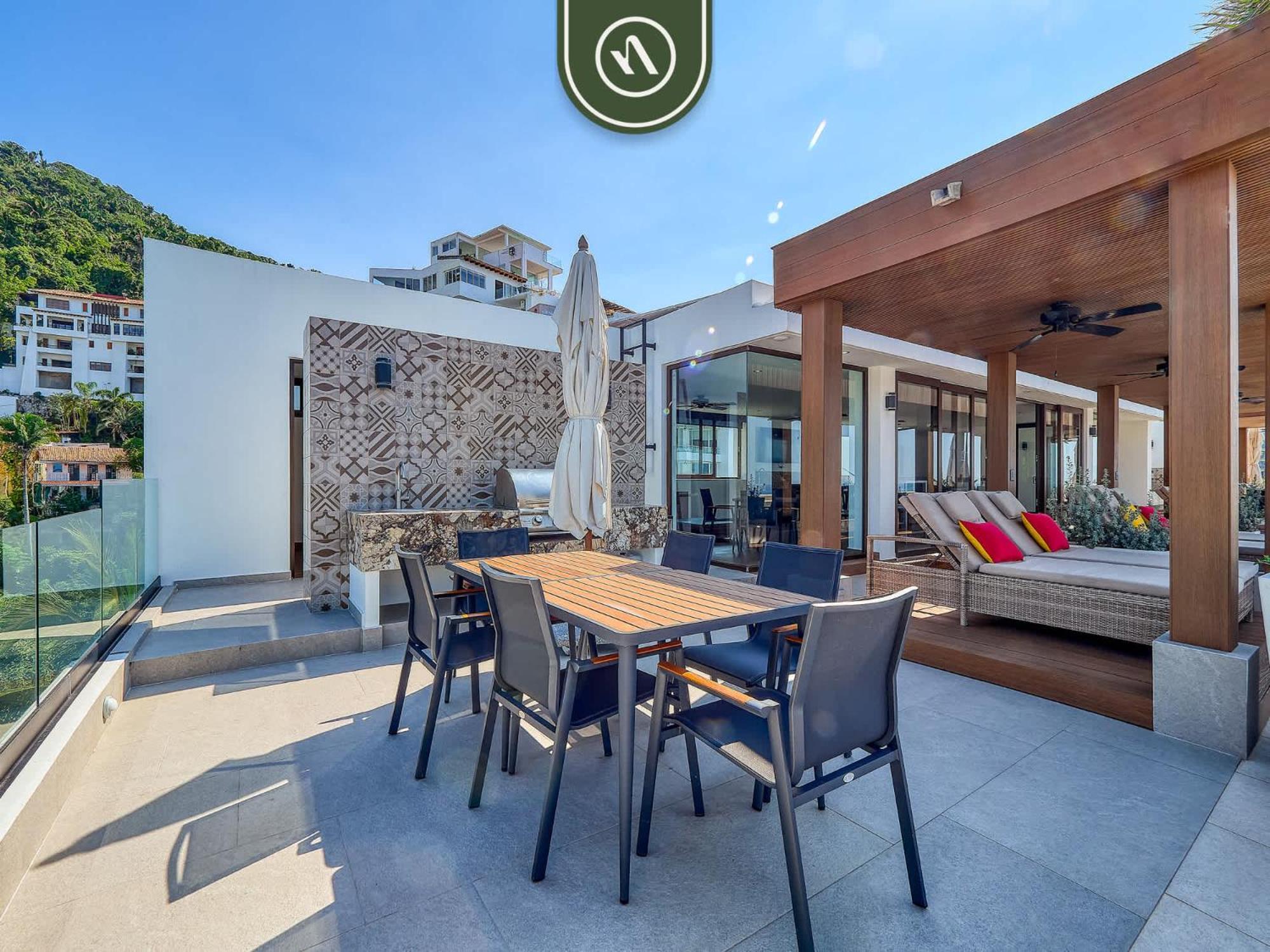 Great With Rooftop Pool Apartment