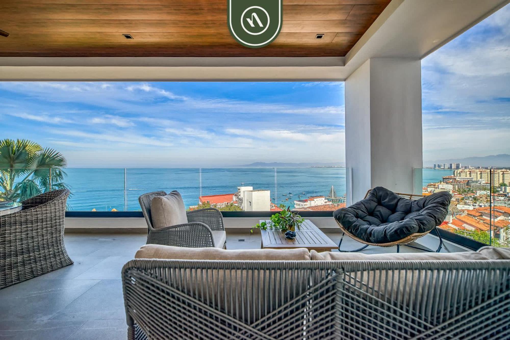 Great With Rooftop Pool Apartment