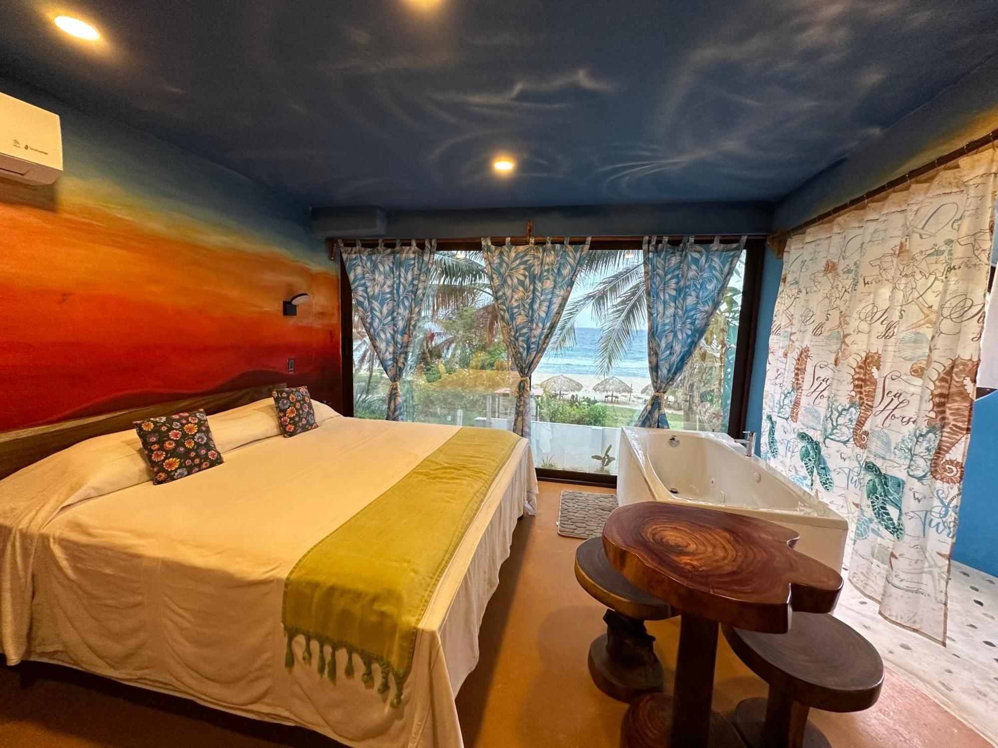 Beachfront Paradise Boutique - Casa Alebrijes Jacuzzi Suits Agua Blanca