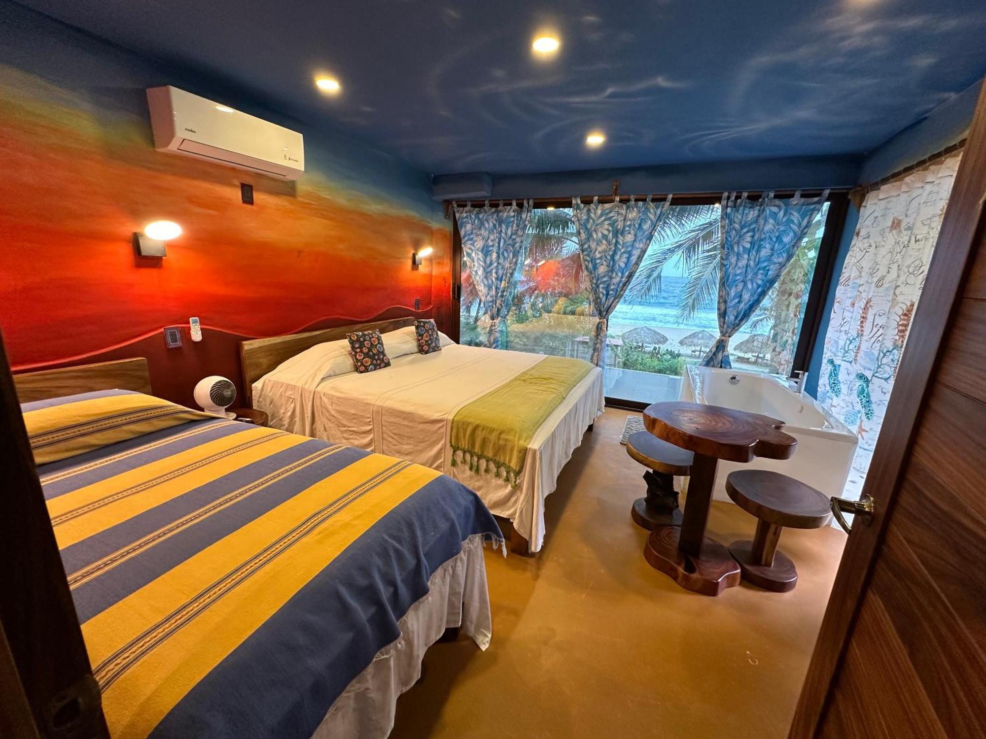 Beachfront Paradise Boutique - Casa Alebrijes Jacuzzi Suits Hotel