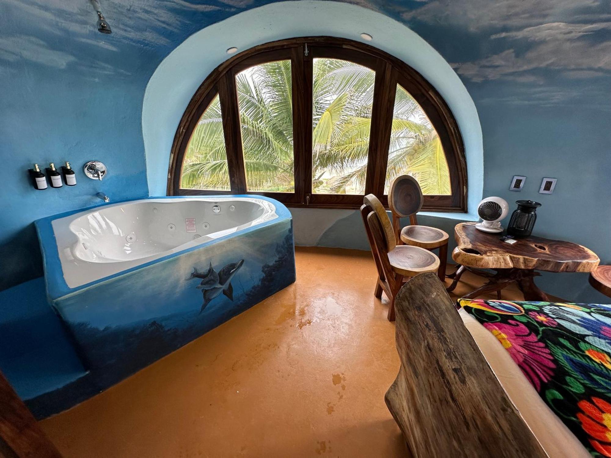 Beachfront Paradise Boutique - Casa Alebrijes Jacuzzi Suits