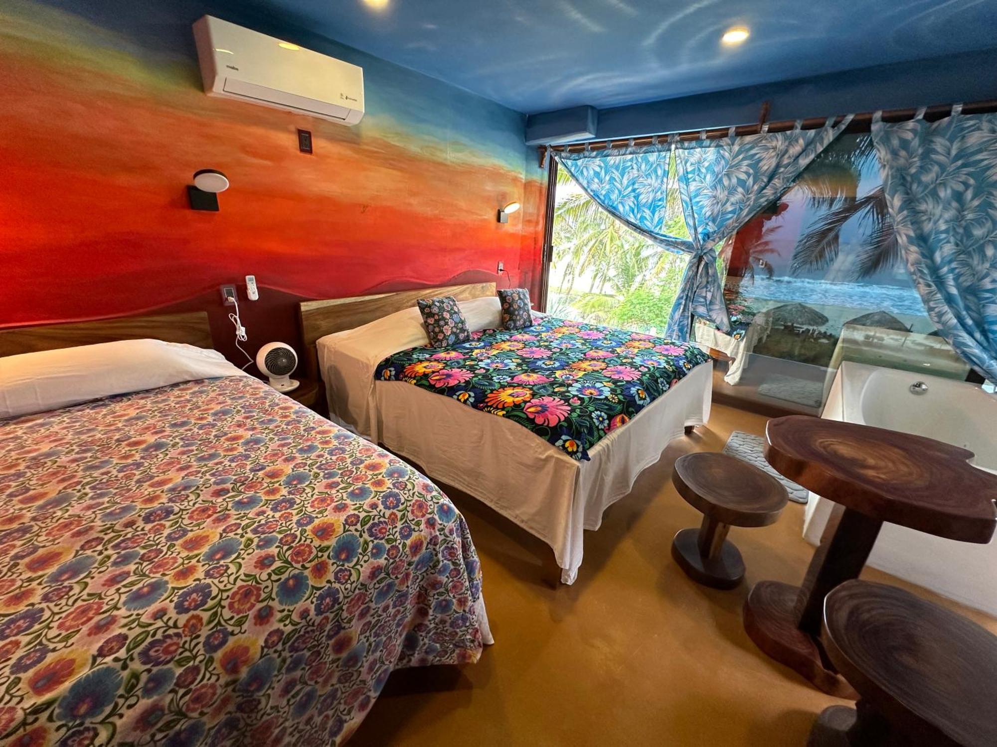 Beachfront Paradise Boutique - Casa Alebrijes Jacuzzi Suits