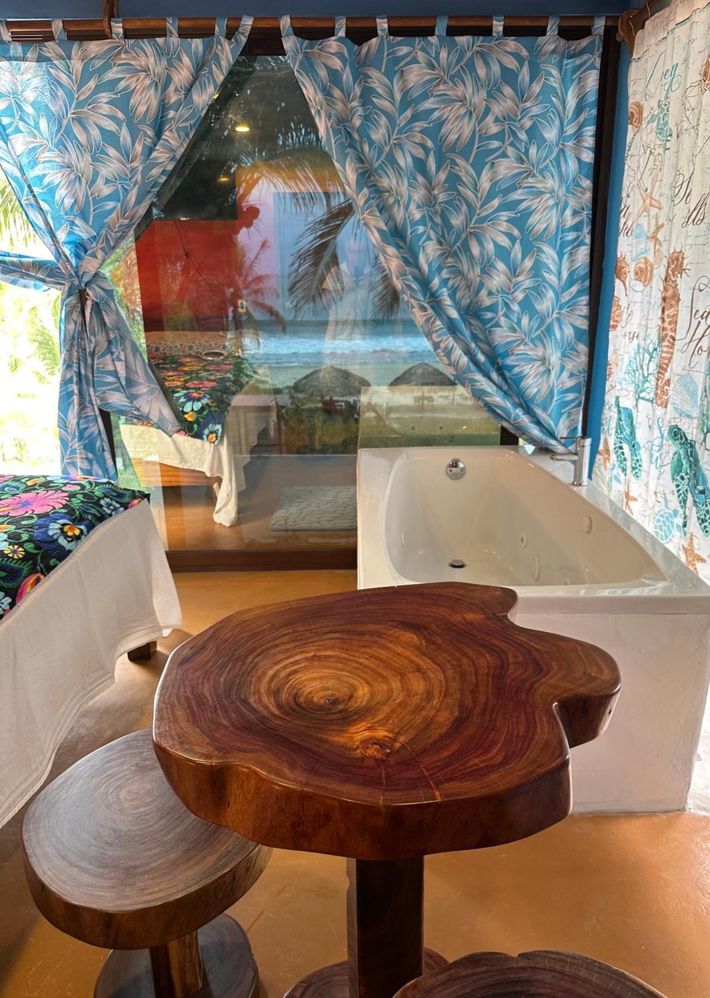 Beachfront Paradise Boutique - Casa Alebrijes Jacuzzi Suits Hotel