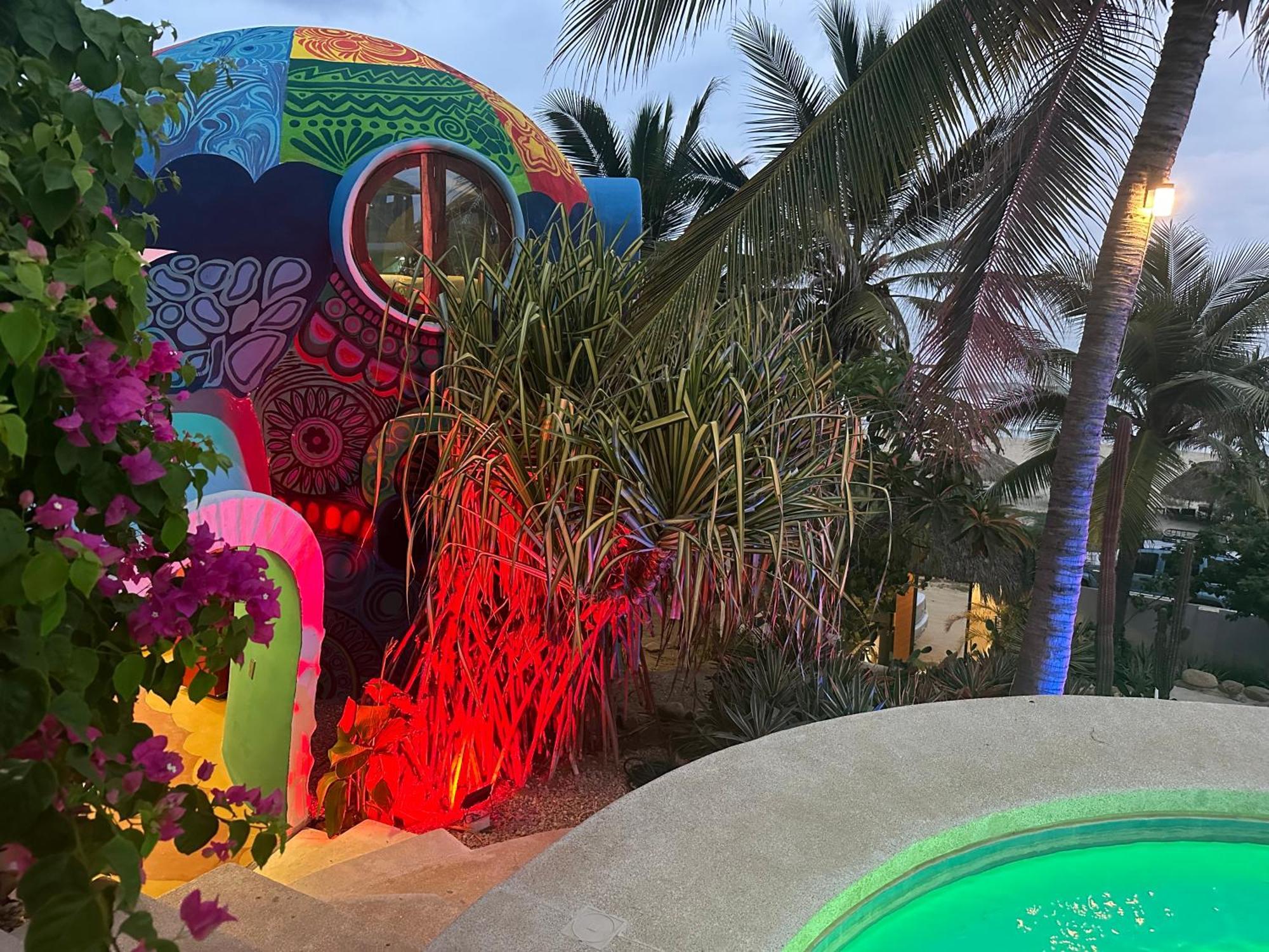 Hotel Beachfront Paradise Boutique - Casa Alebrijes Jacuzzi Suits 4*