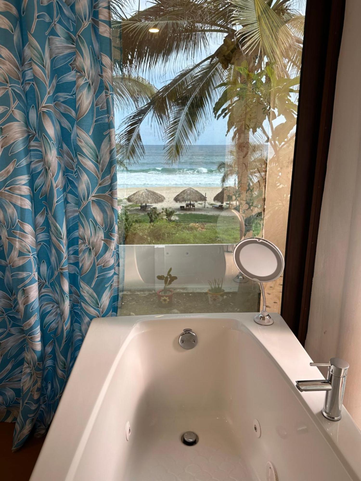 Hotel Beachfront Paradise Boutique - Casa Alebrijes Jacuzzi