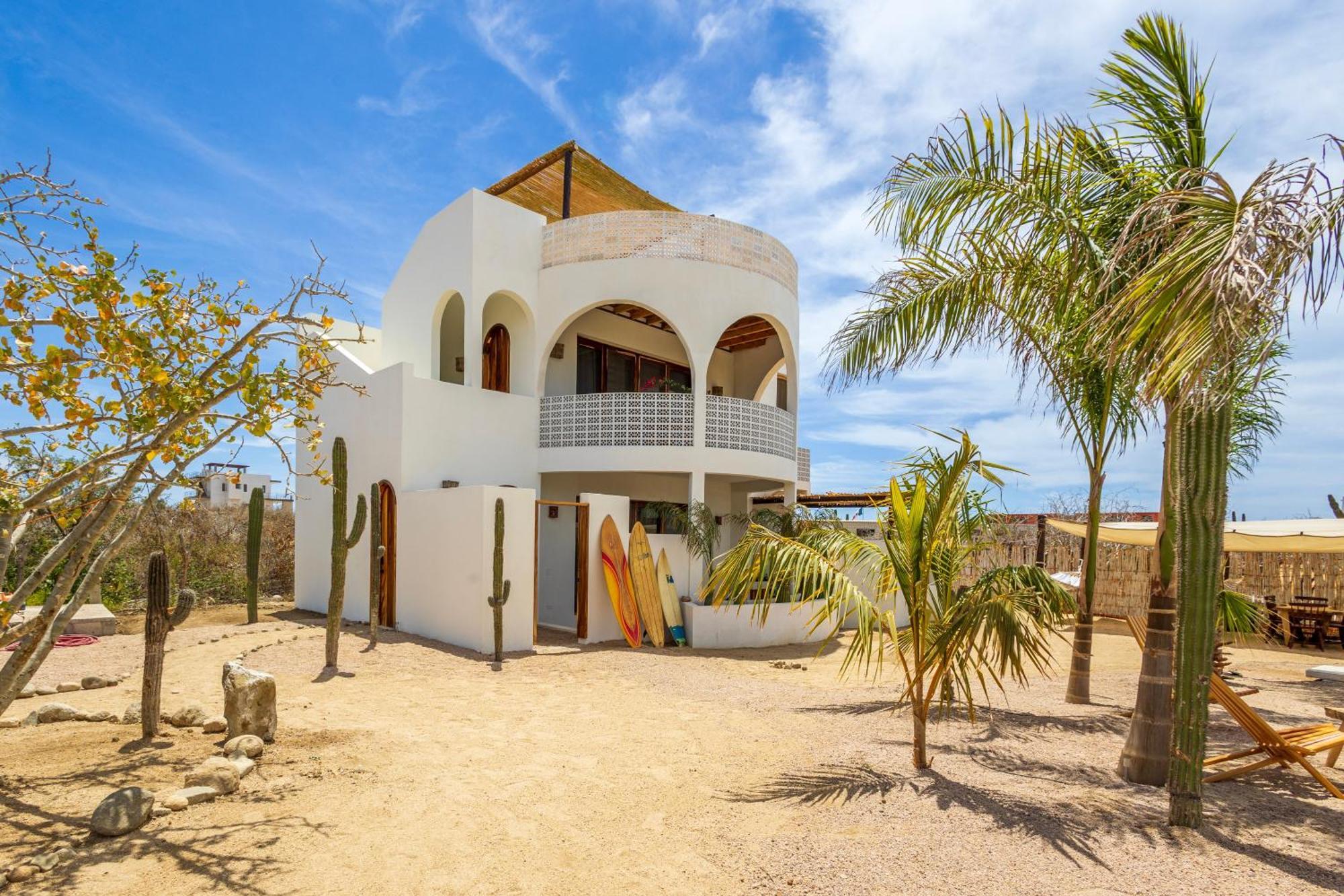 Baja Luna Cerritos Hotel