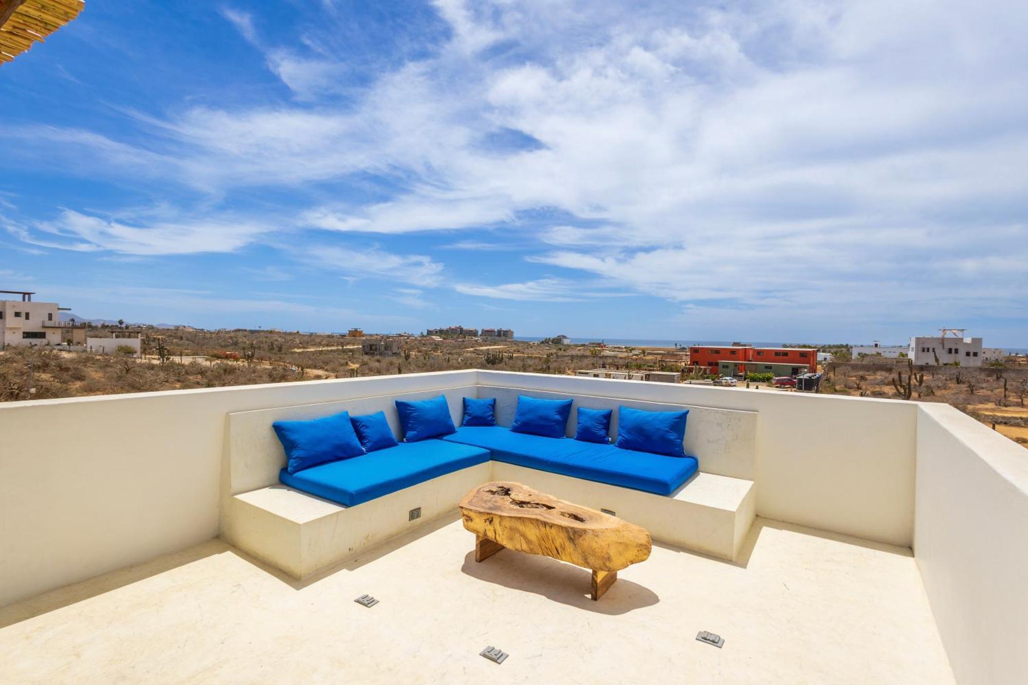 Baja Luna Cerritos Hotel *