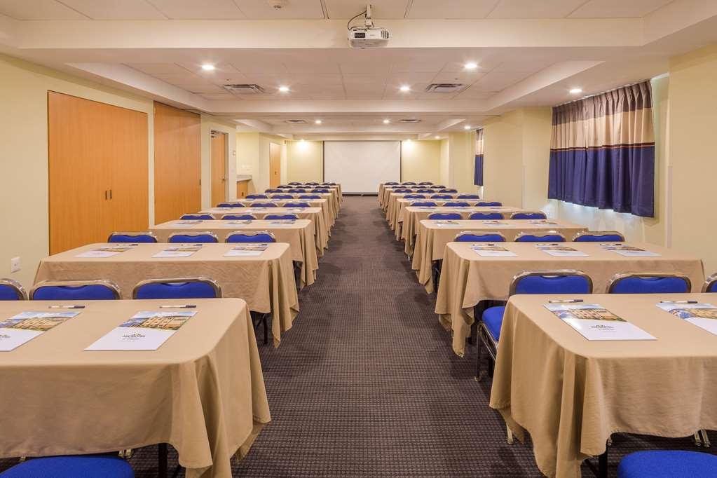 Hotel Microtel & By Wyndham