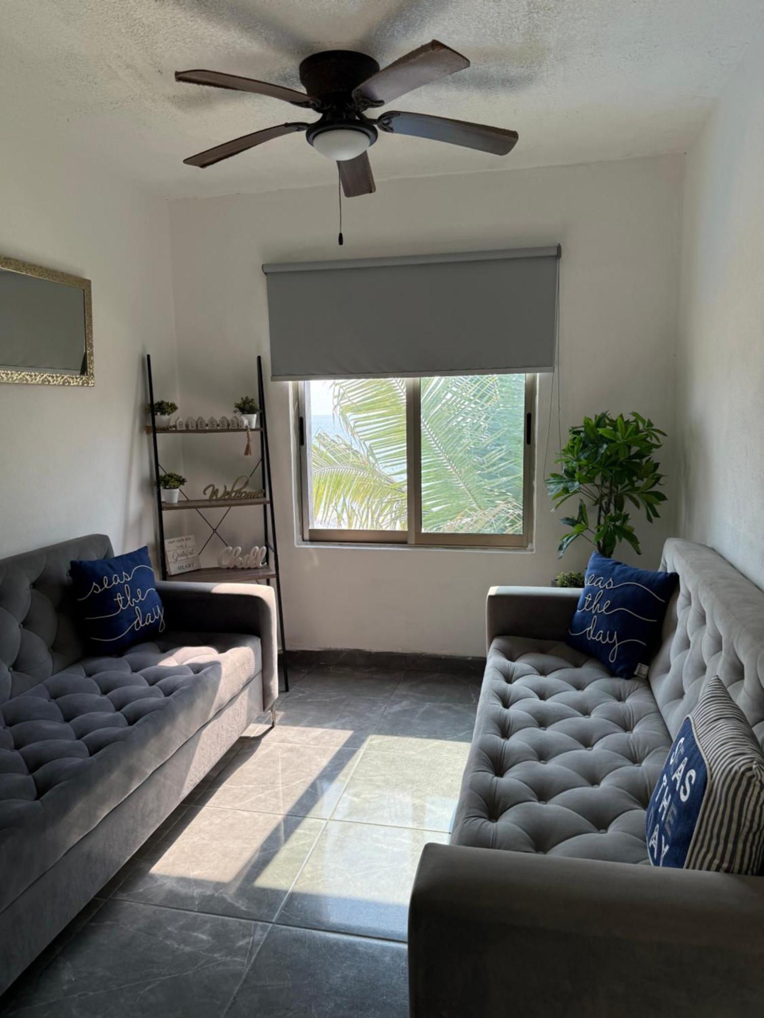 Bonito Departamento A Pie De Playa En