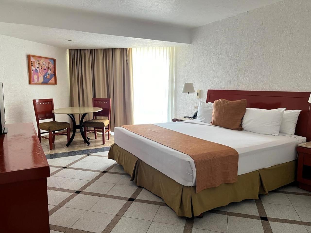 Park Royal Ixtapa 4*