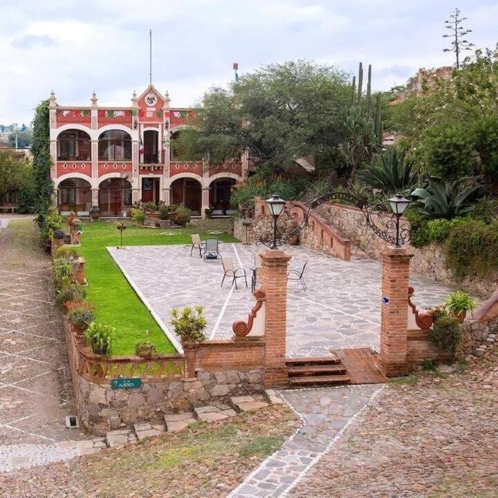 Centenario Arroyitos Hotel