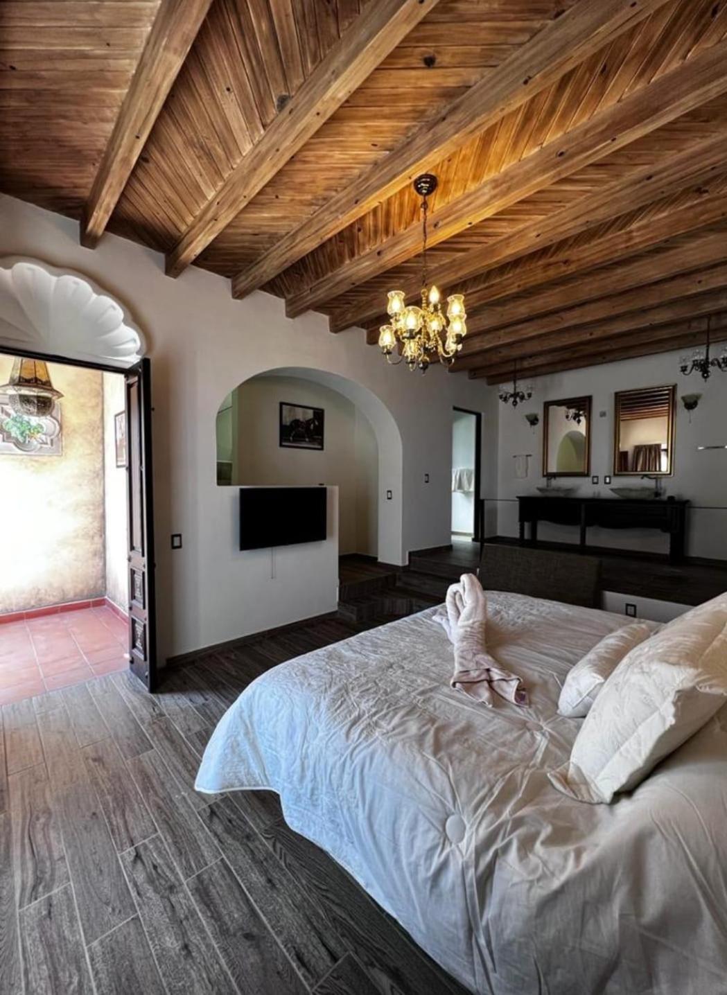 Centenario Arroyitos Hotel