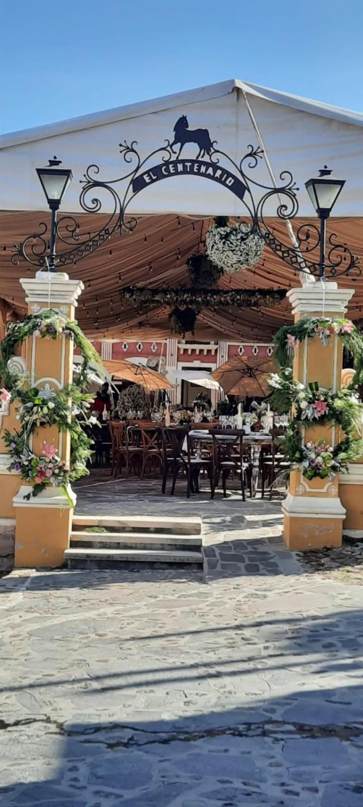 Centenario Arroyitos Hotel