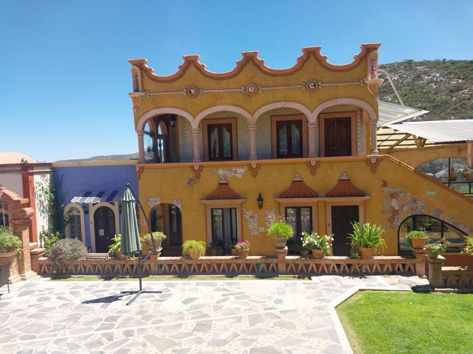 Centenario Arroyitos Hotel Bernal