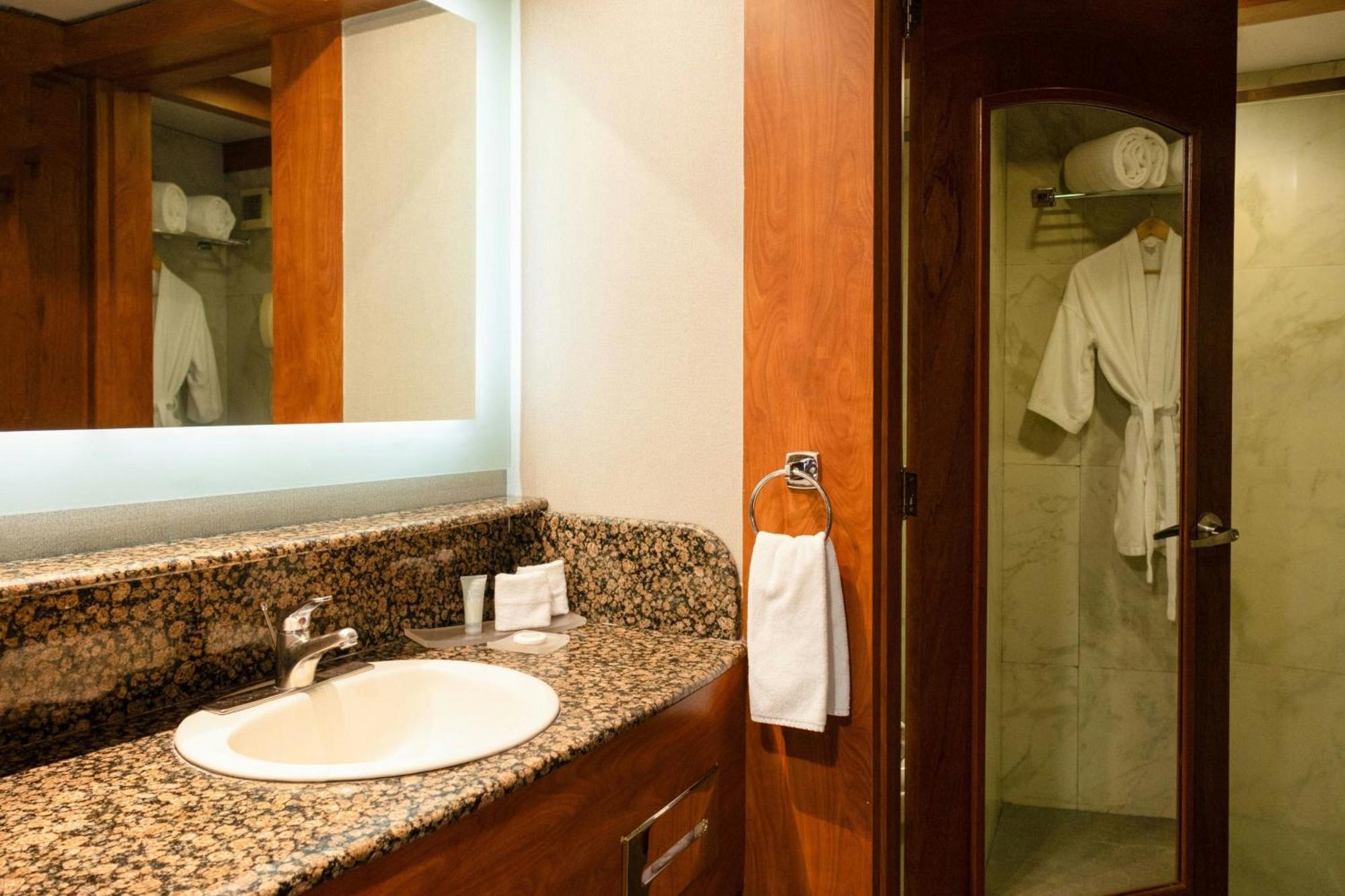 Courtyard By Marriott Revolucion