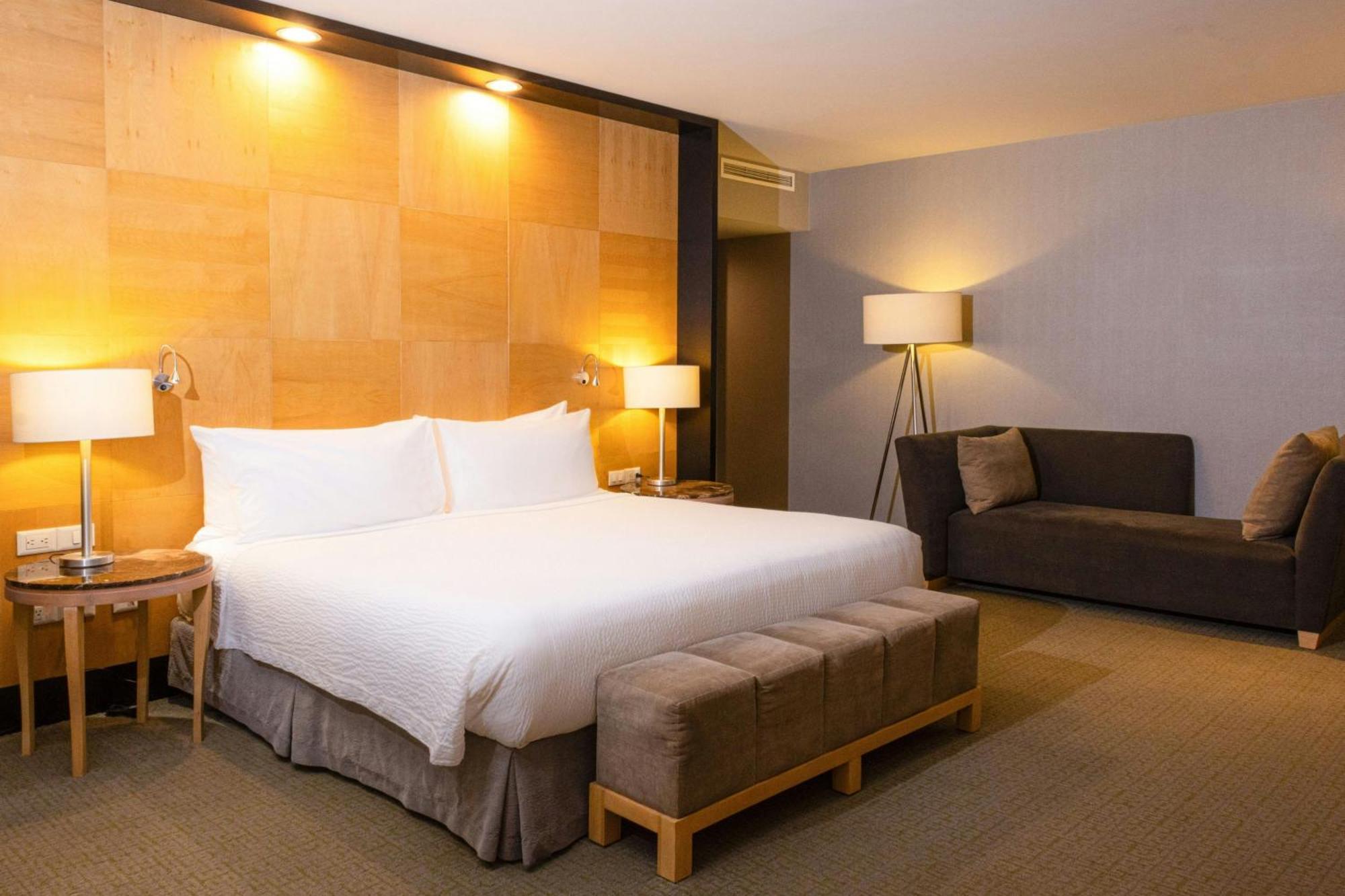 Hotel Courtyard By Marriott Revolucion