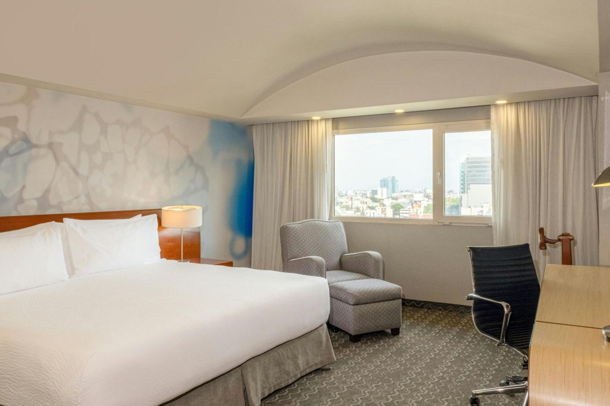 Courtyard By Marriott Revolucion 4*