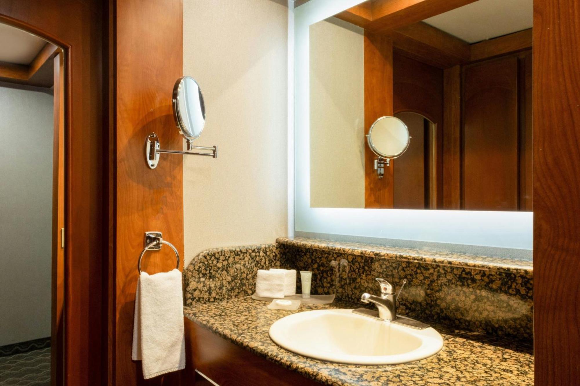 Hotel Courtyard By Marriott Revolucion