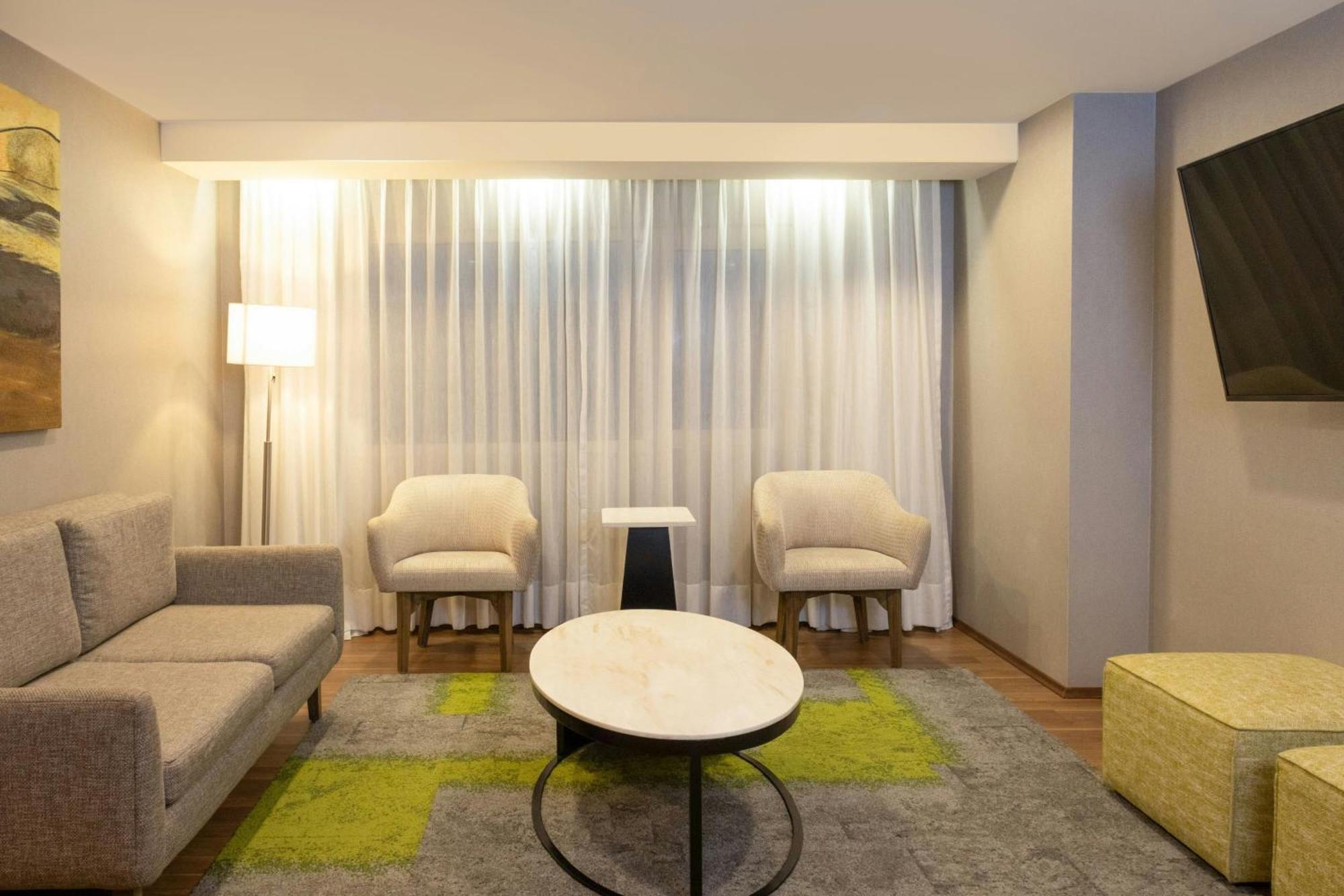 Courtyard By Marriott Revolucion Mexico City