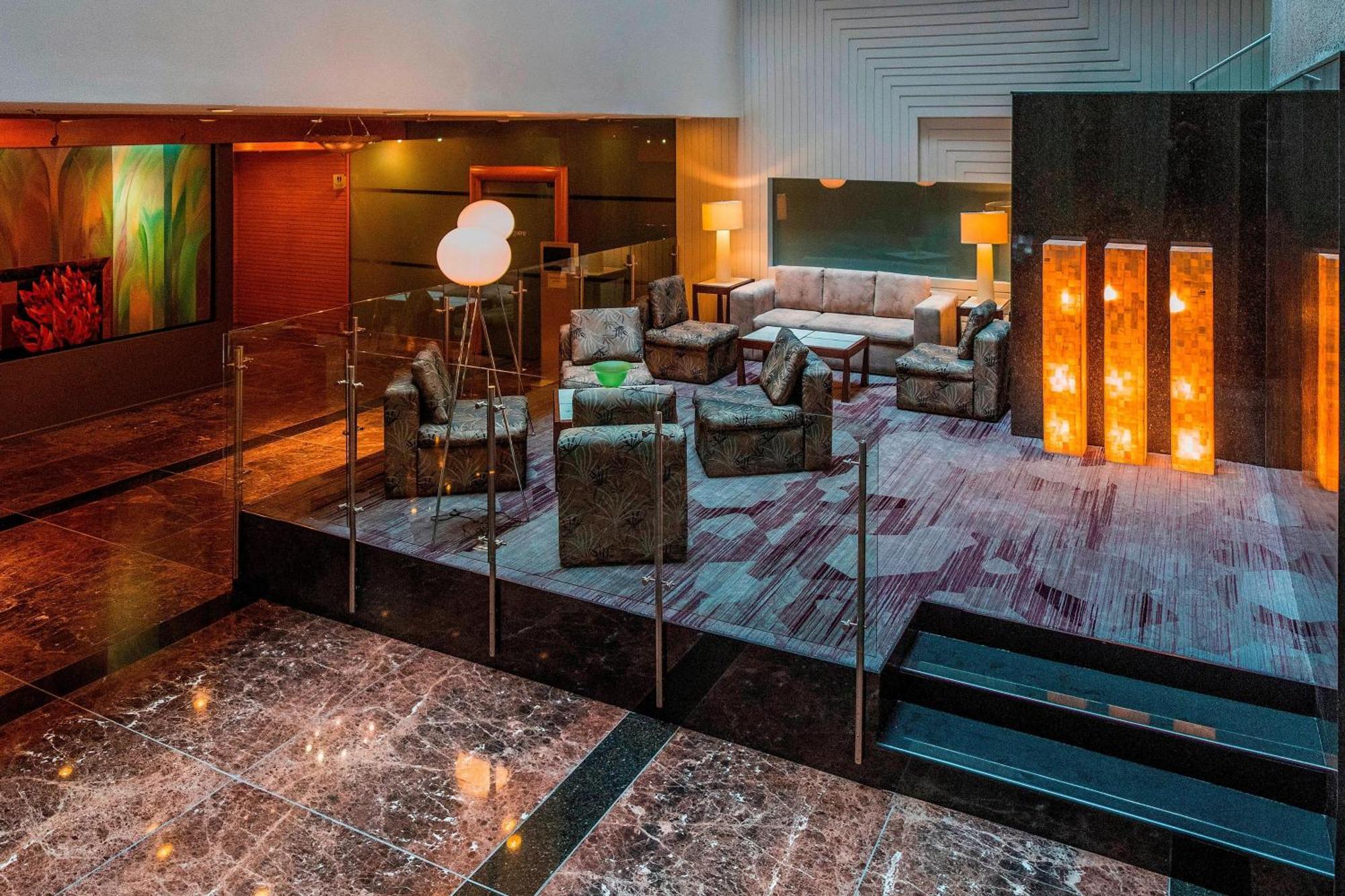 Courtyard By Marriott Revolucion