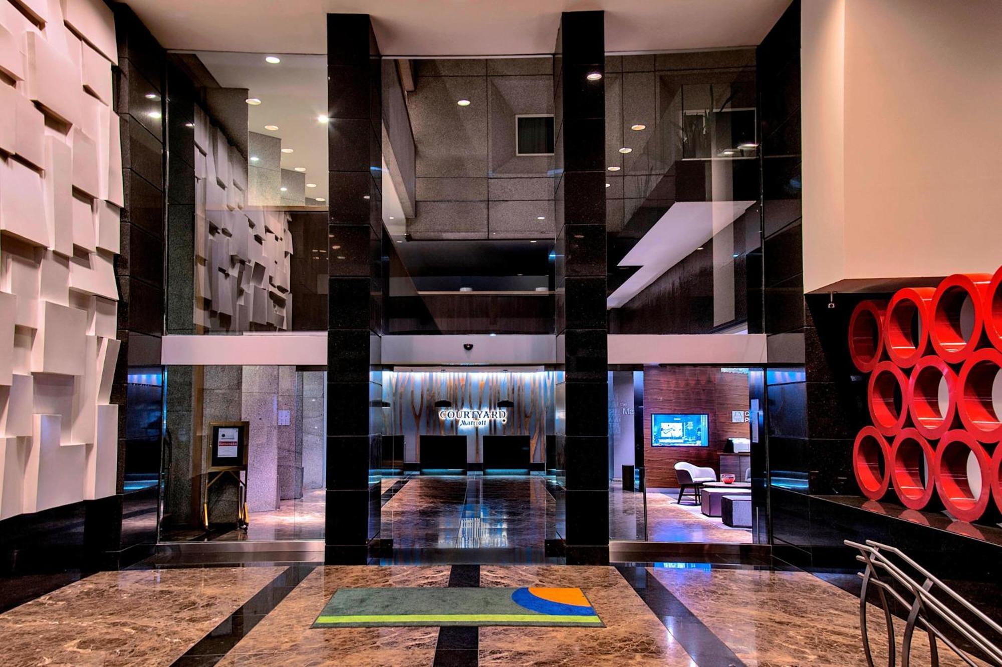 Hotel Courtyard By Marriott Revolucion