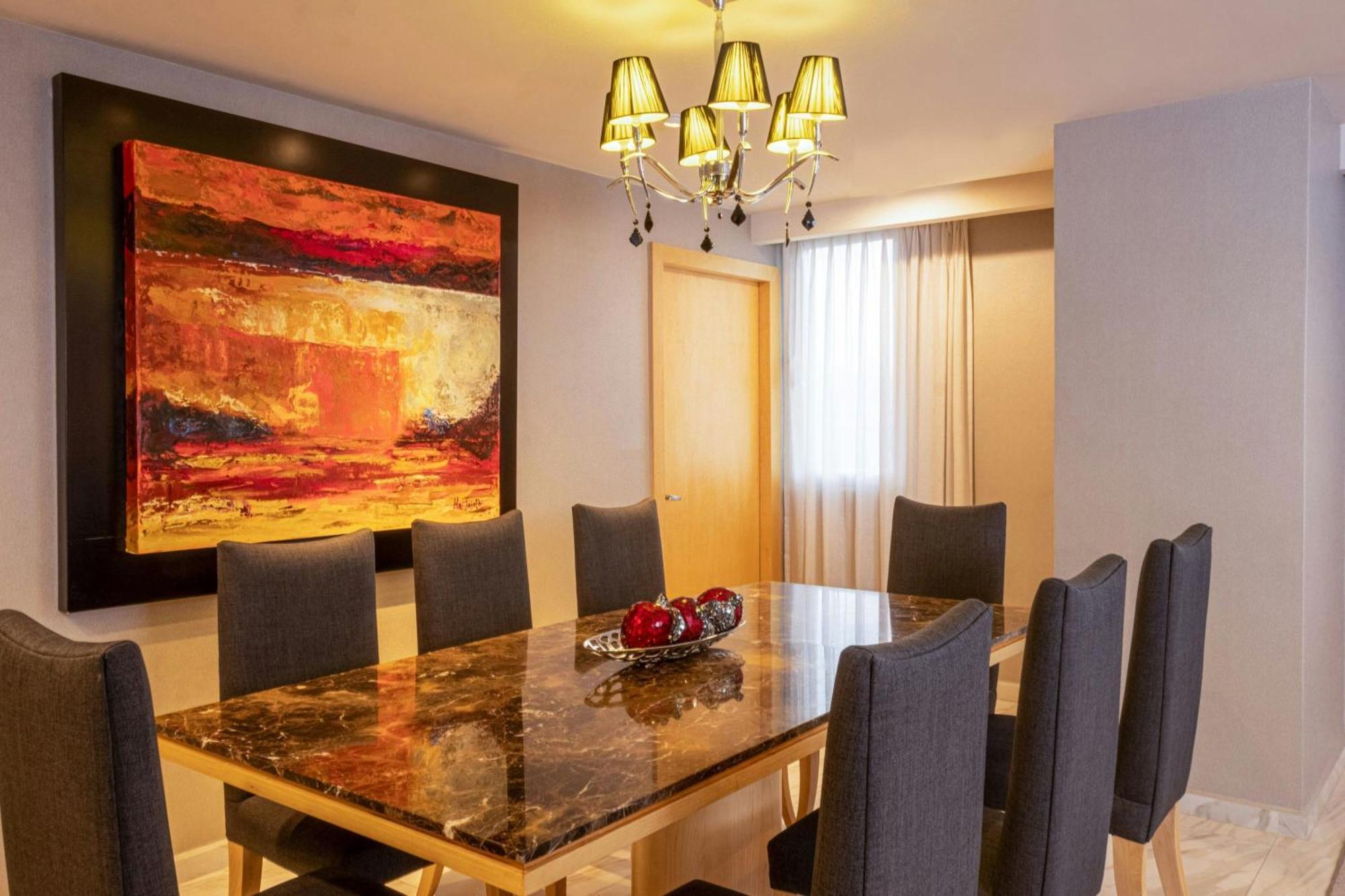 Hotel Courtyard By Marriott Revolucion 4*