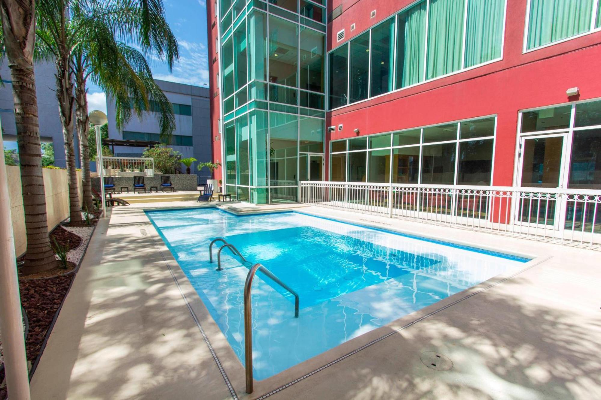 Hotel Courtyard San Jeronimo 4*