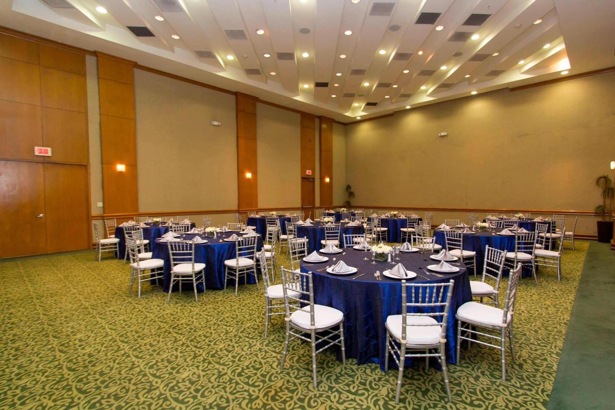 Courtyard San Jeronimo Hotel 4*