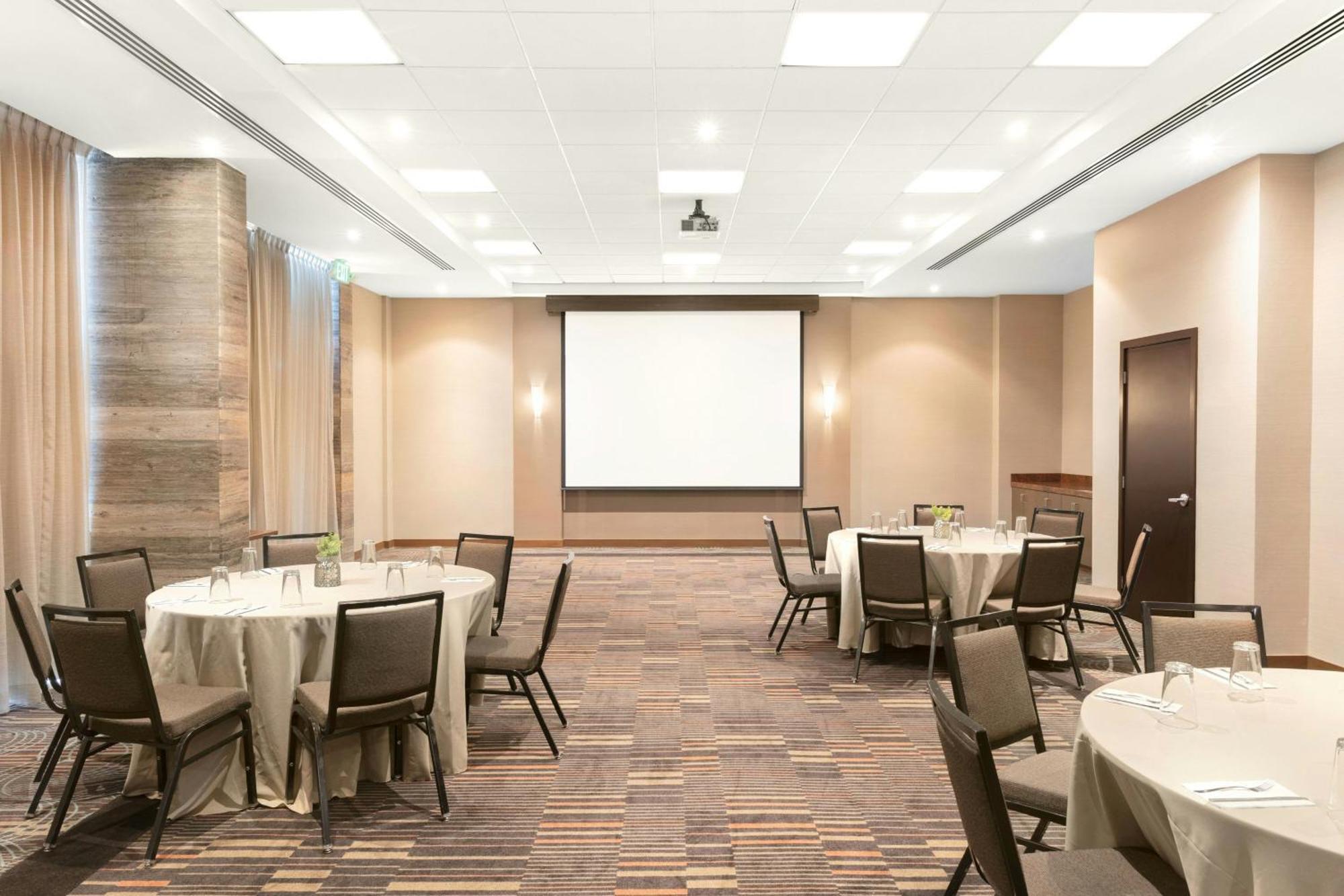 Courtyard By Marriott Baja California Sur