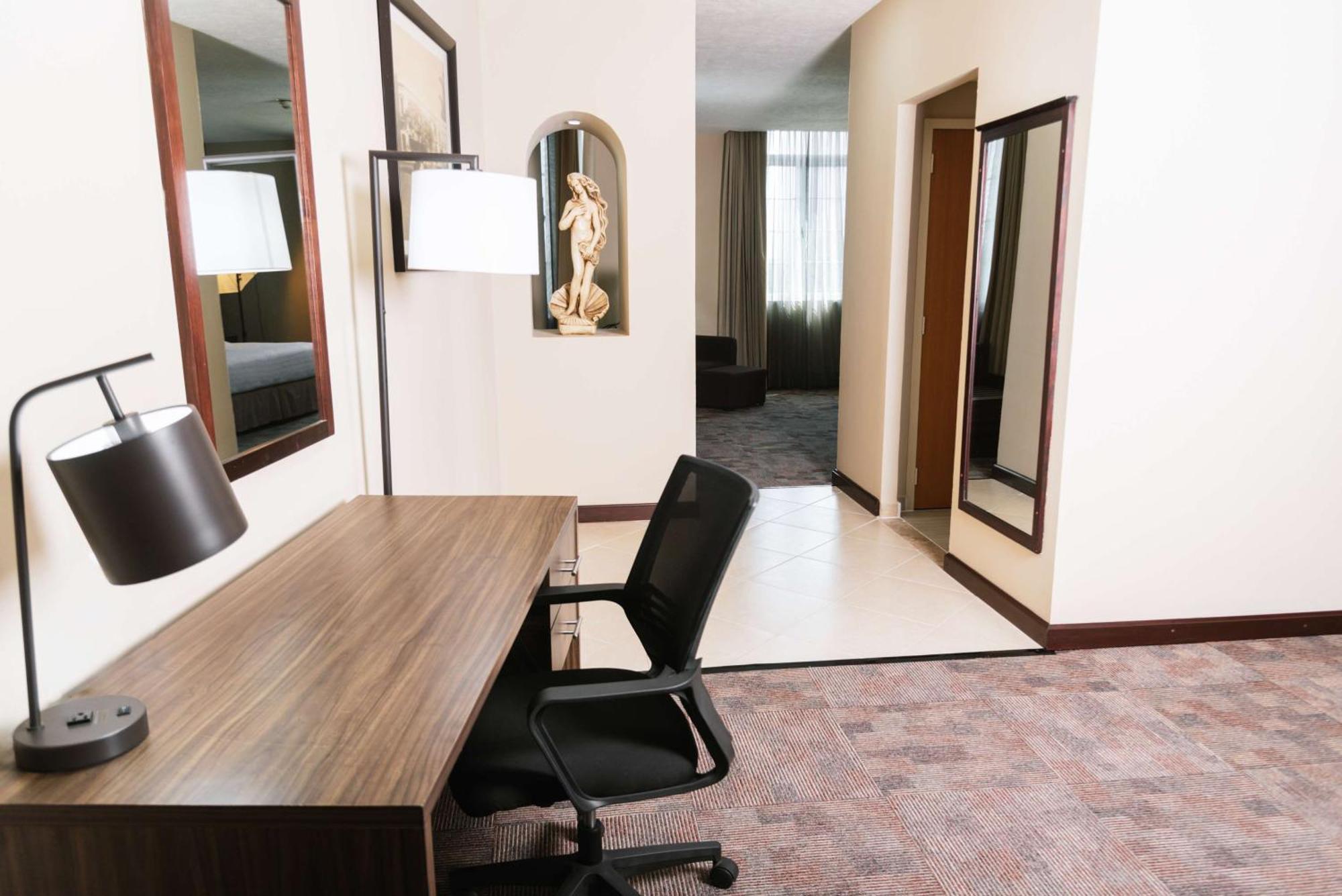 Hotel Hampton Zona Dorada