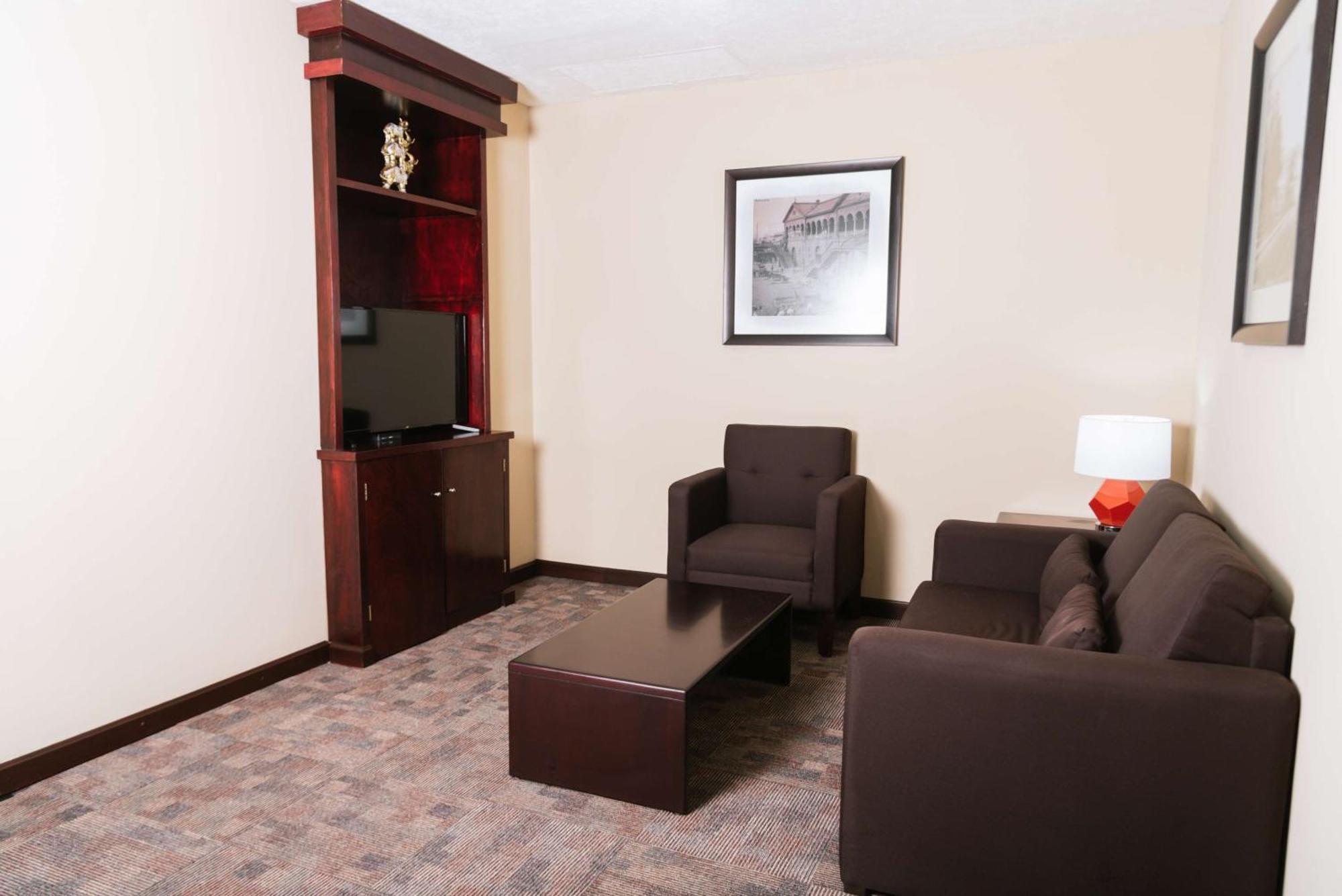 Hotel Hampton Zona Dorada 3*