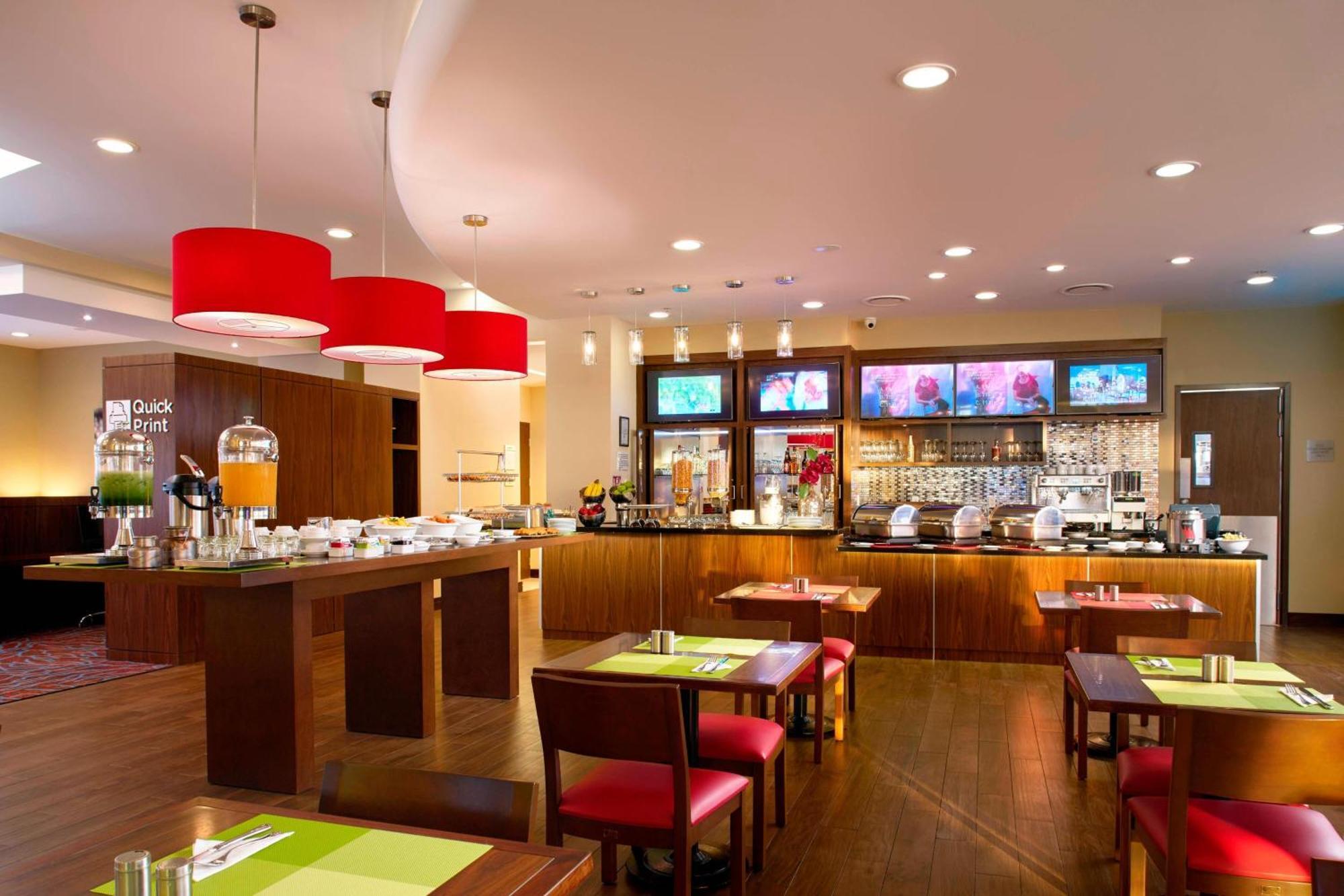 Hotel Courtyard By Marriott