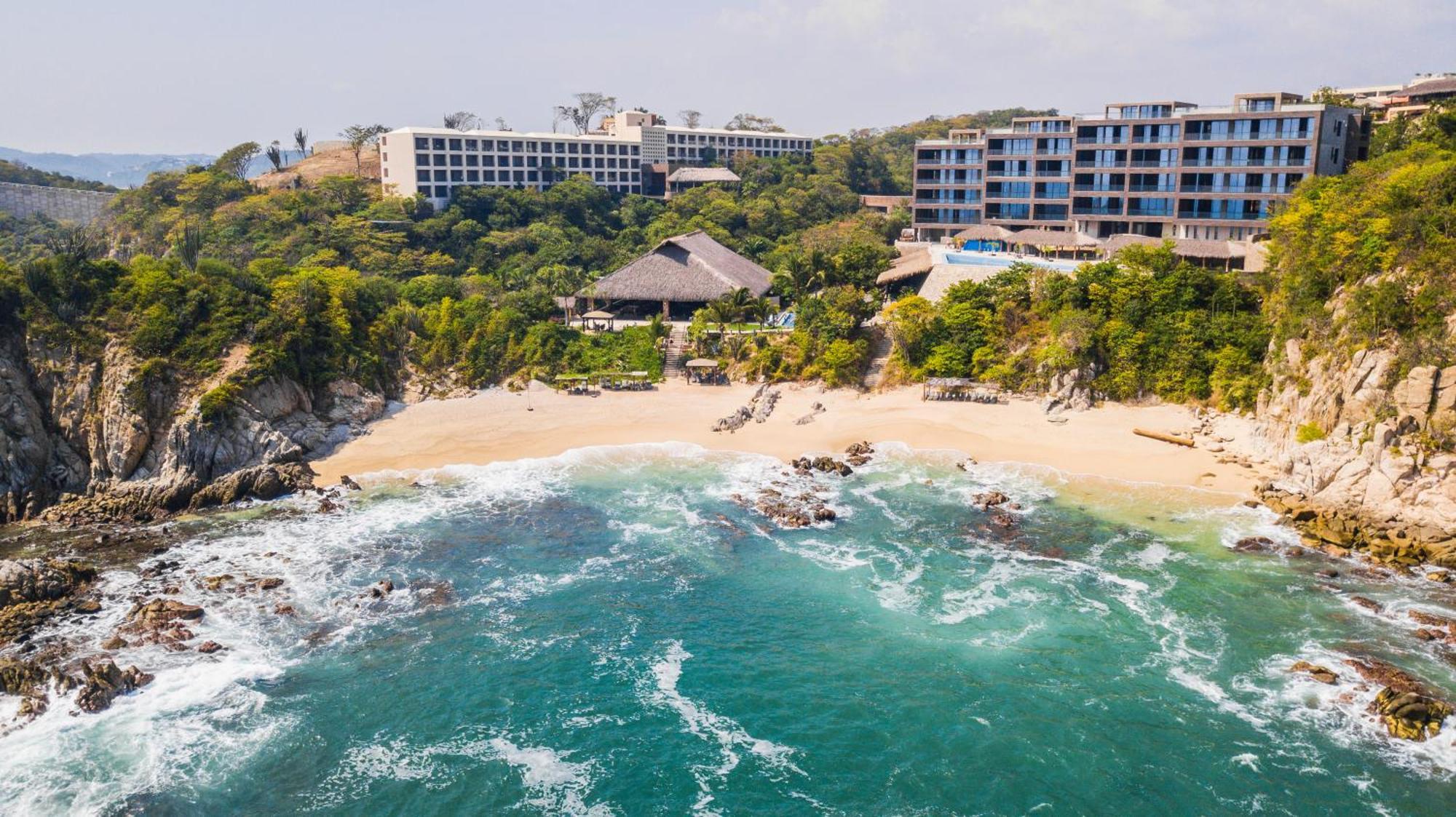 Coral Blue Huatulco Hotel 4*