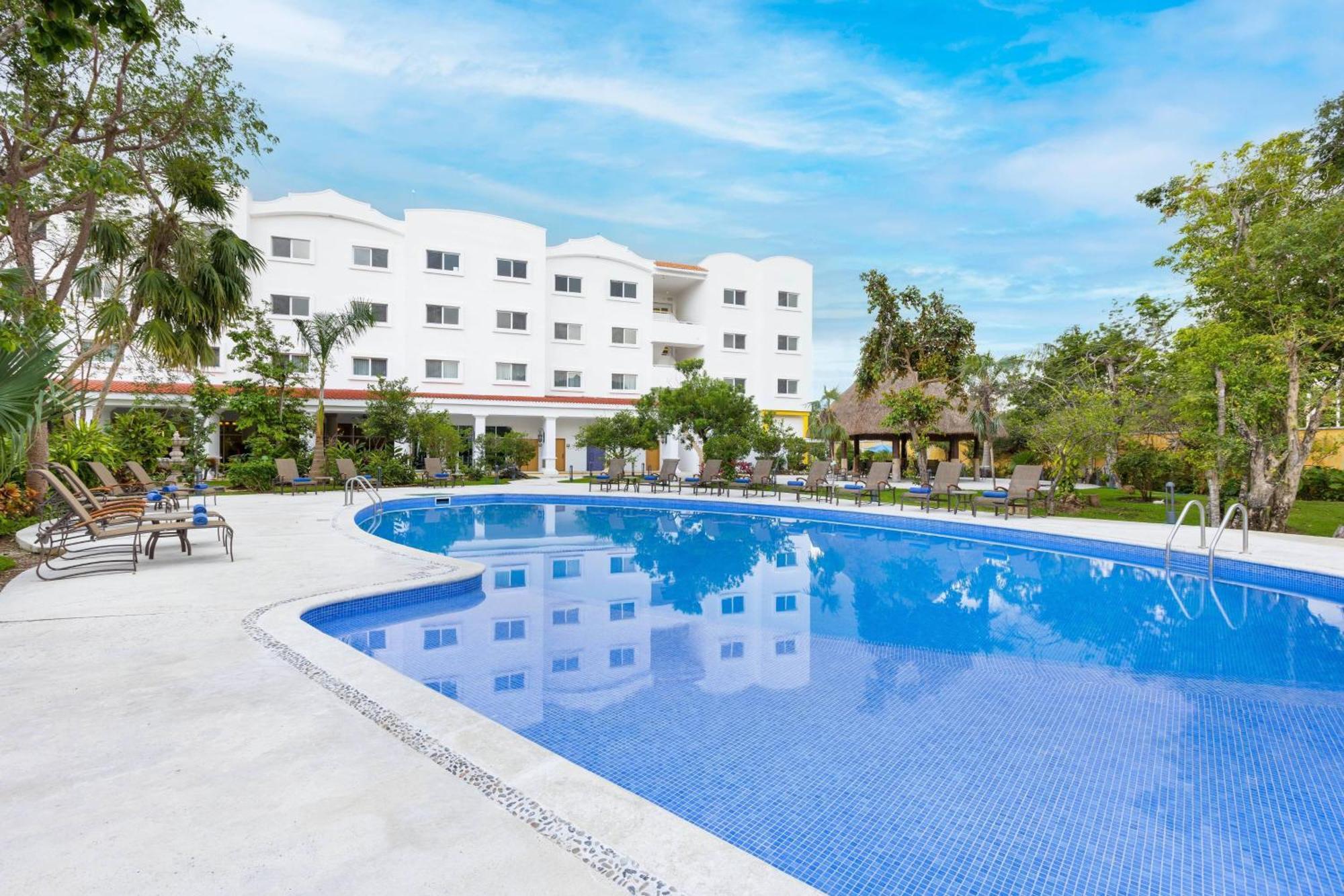 Courtyard By Marriott Cancun Airport Hotel 4*