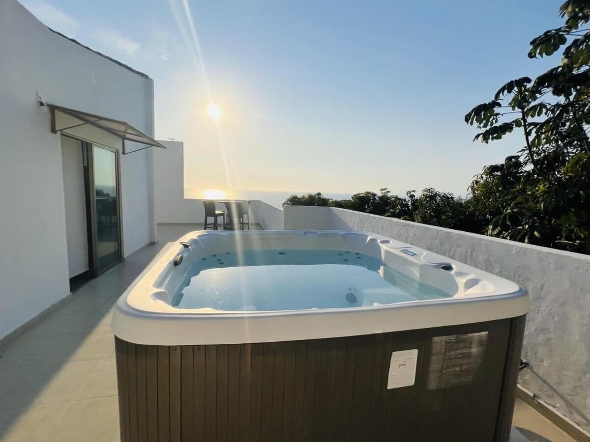 Ocean View Oasis With Hot Tub Sandy & Waterfall Holiday home *